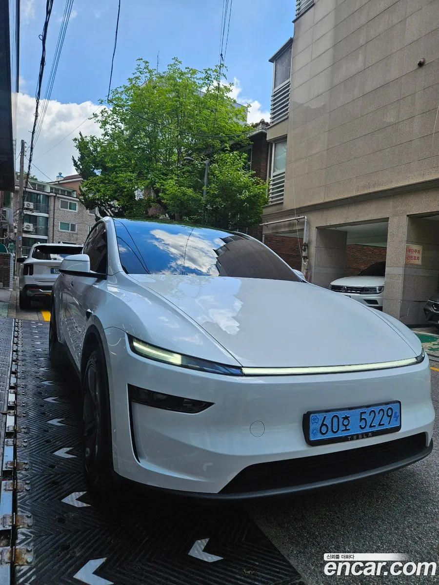 Tesla Model Y 2026 — 2