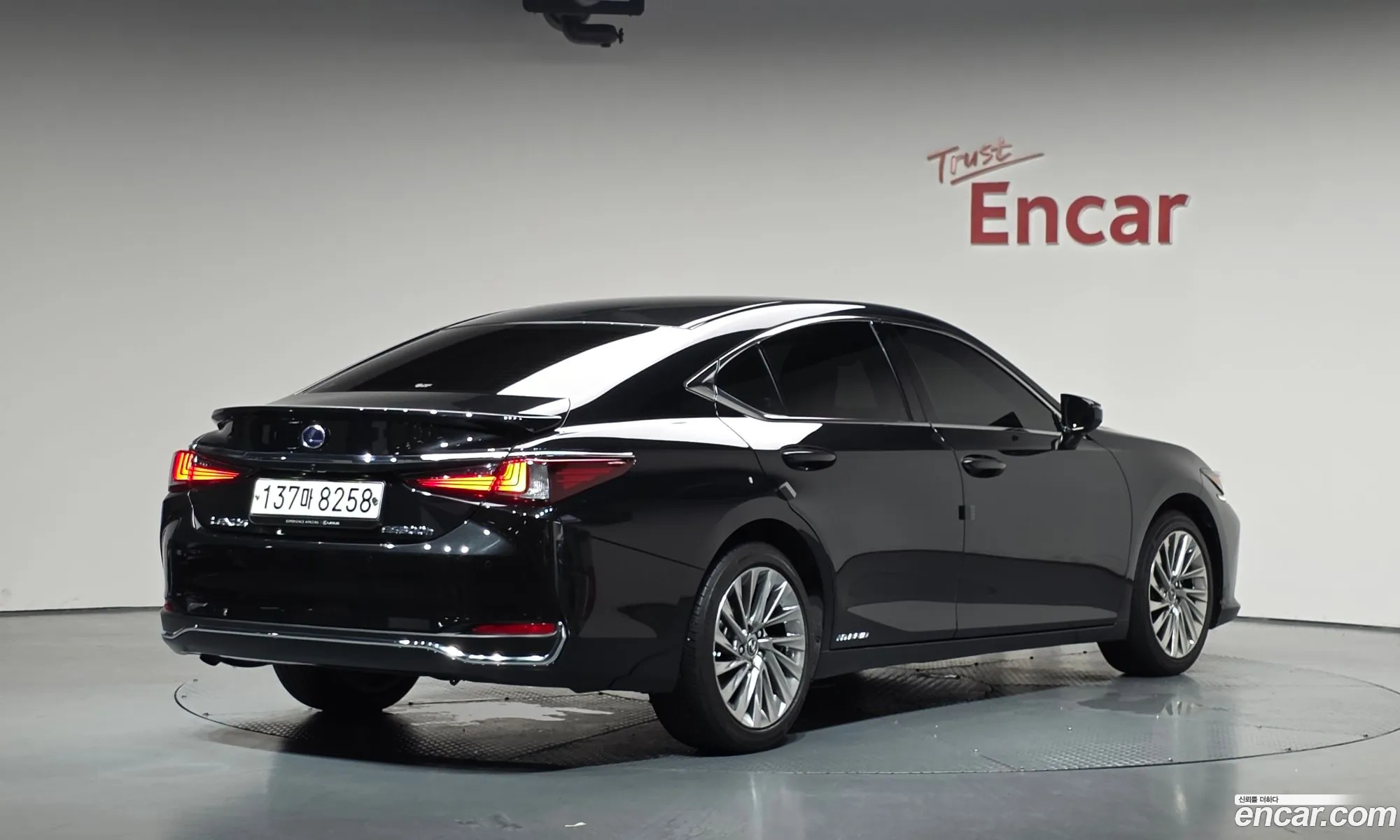 Lexus ES300h 7th Gen 2021 JTHBA1C17M2004412 — 31