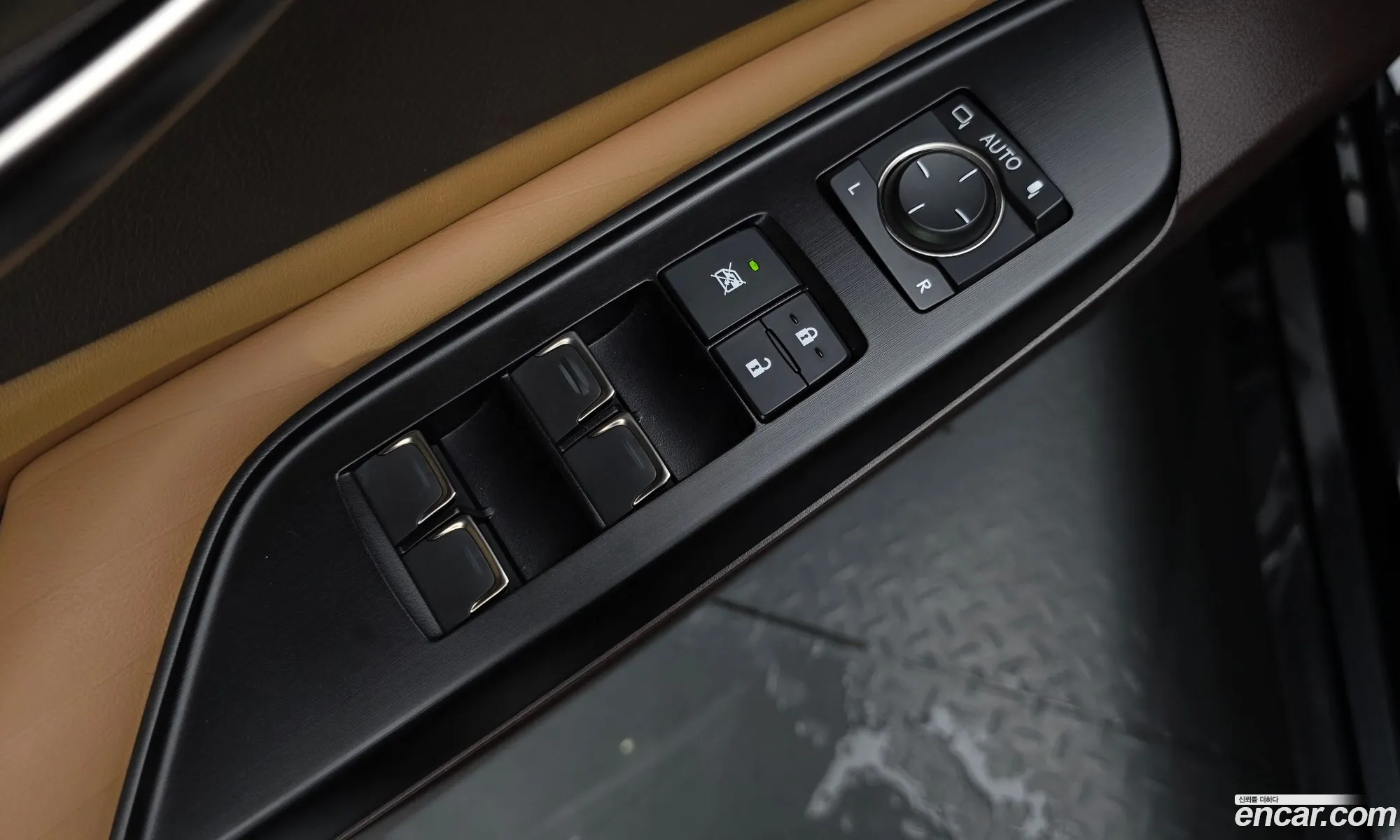 Lexus ES300h 7th Gen 2021 JTHBA1C17M2004412 — 32