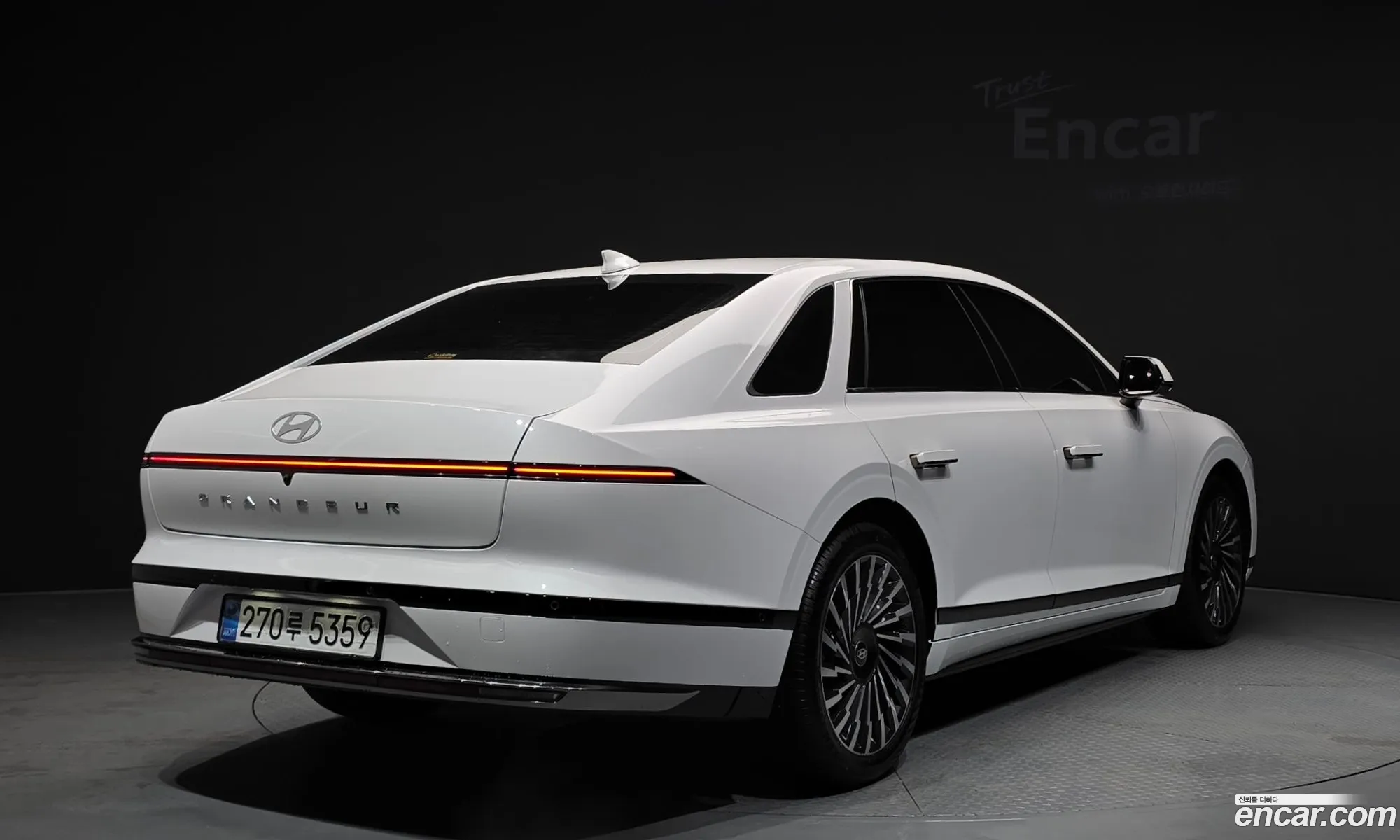 Hyundai Grandeur Hybrid 2025 — 3