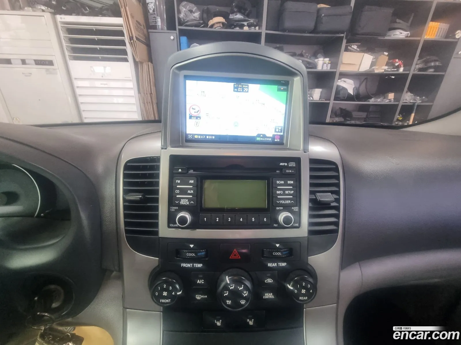 Kia Grand Carnival 2010 — 3