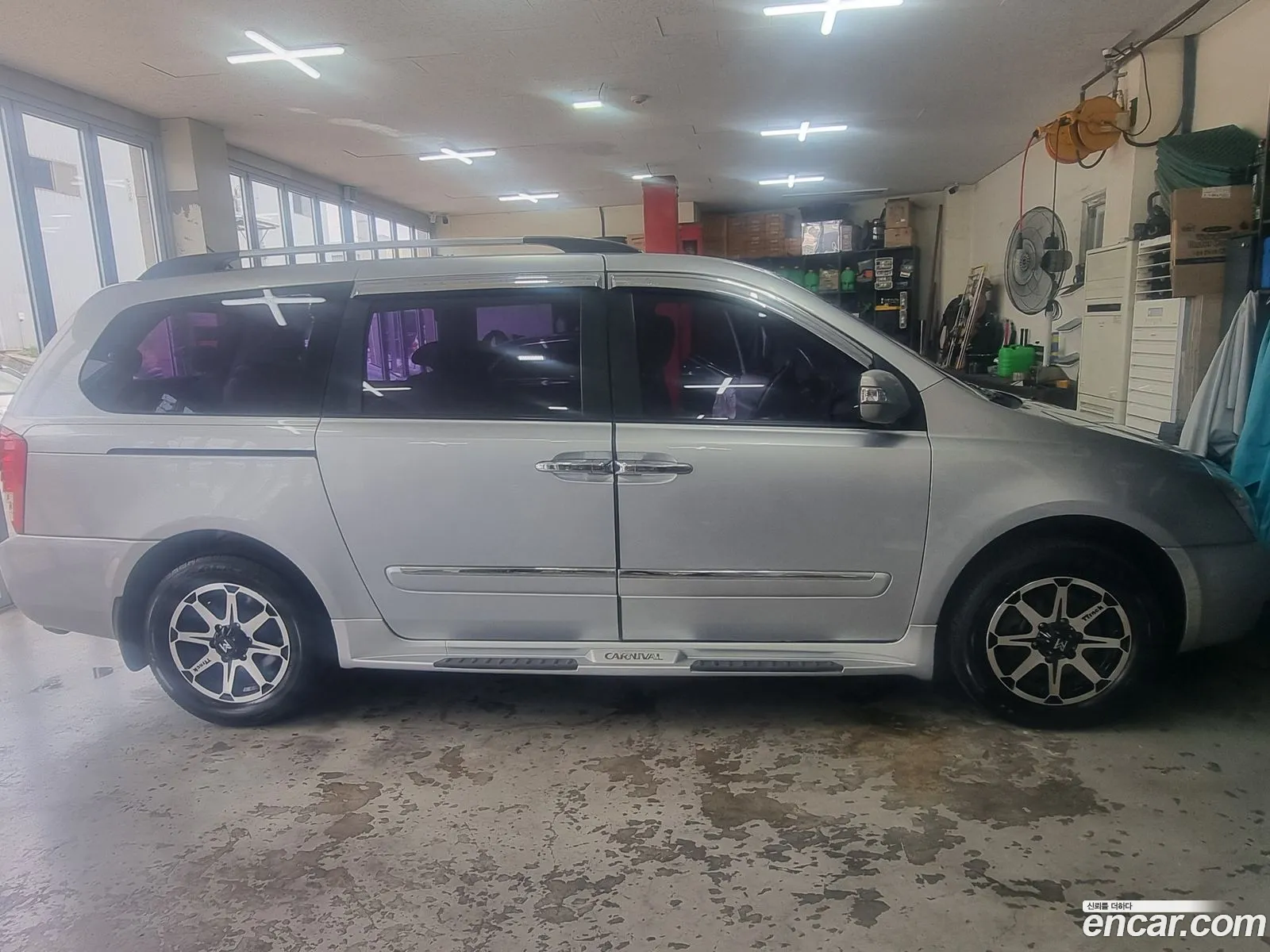Kia Grand Carnival 2010 — 16