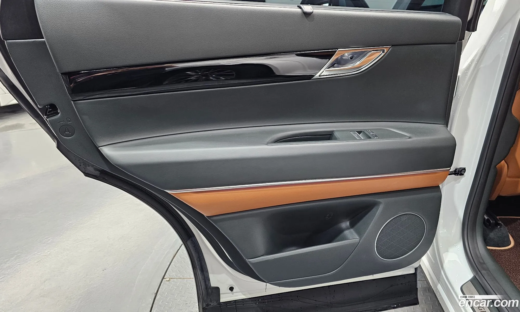 Genesis GV80 2024 KMTHA81BBRU202198 — 28