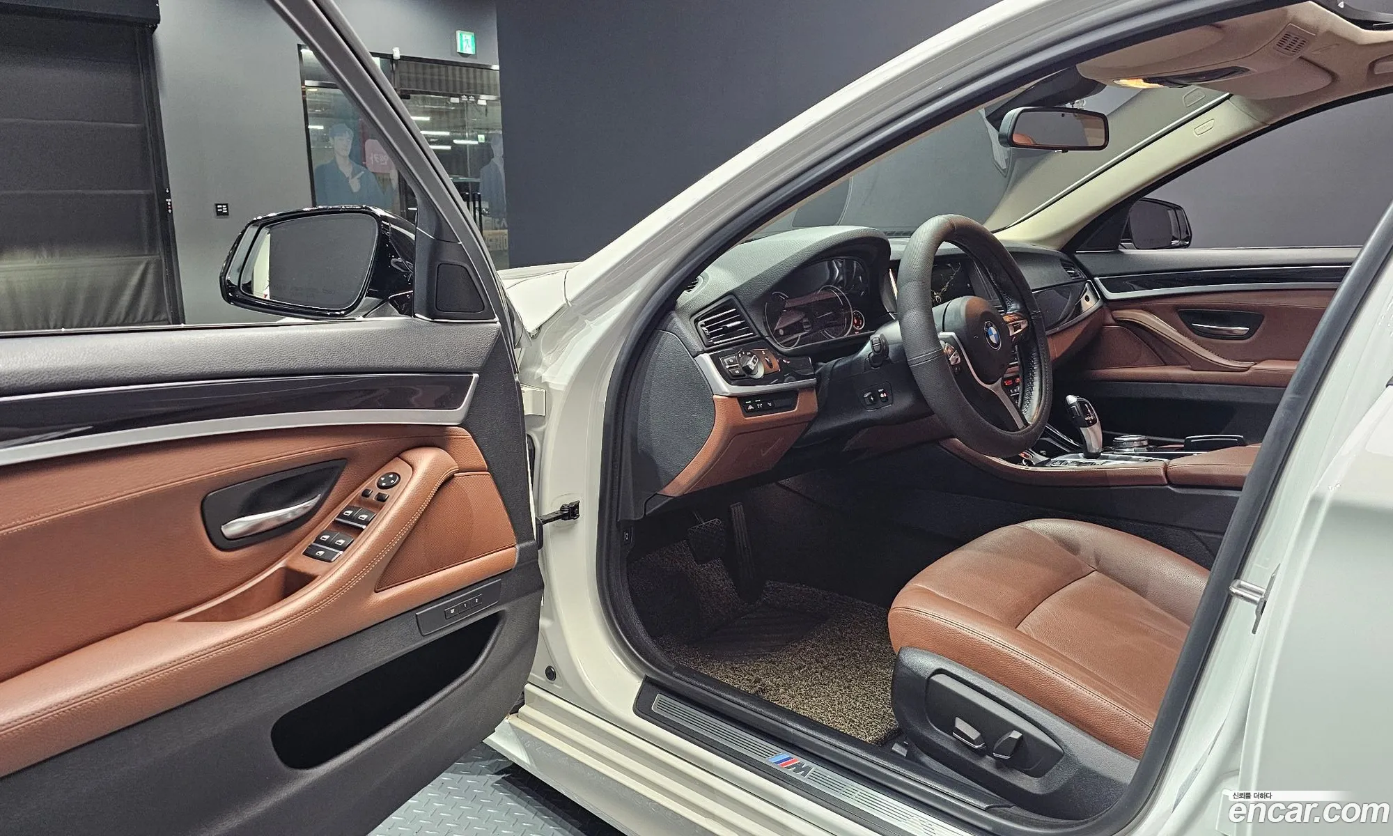 BMW 5 Series 2016 WBA5E5108GG209410 — 19