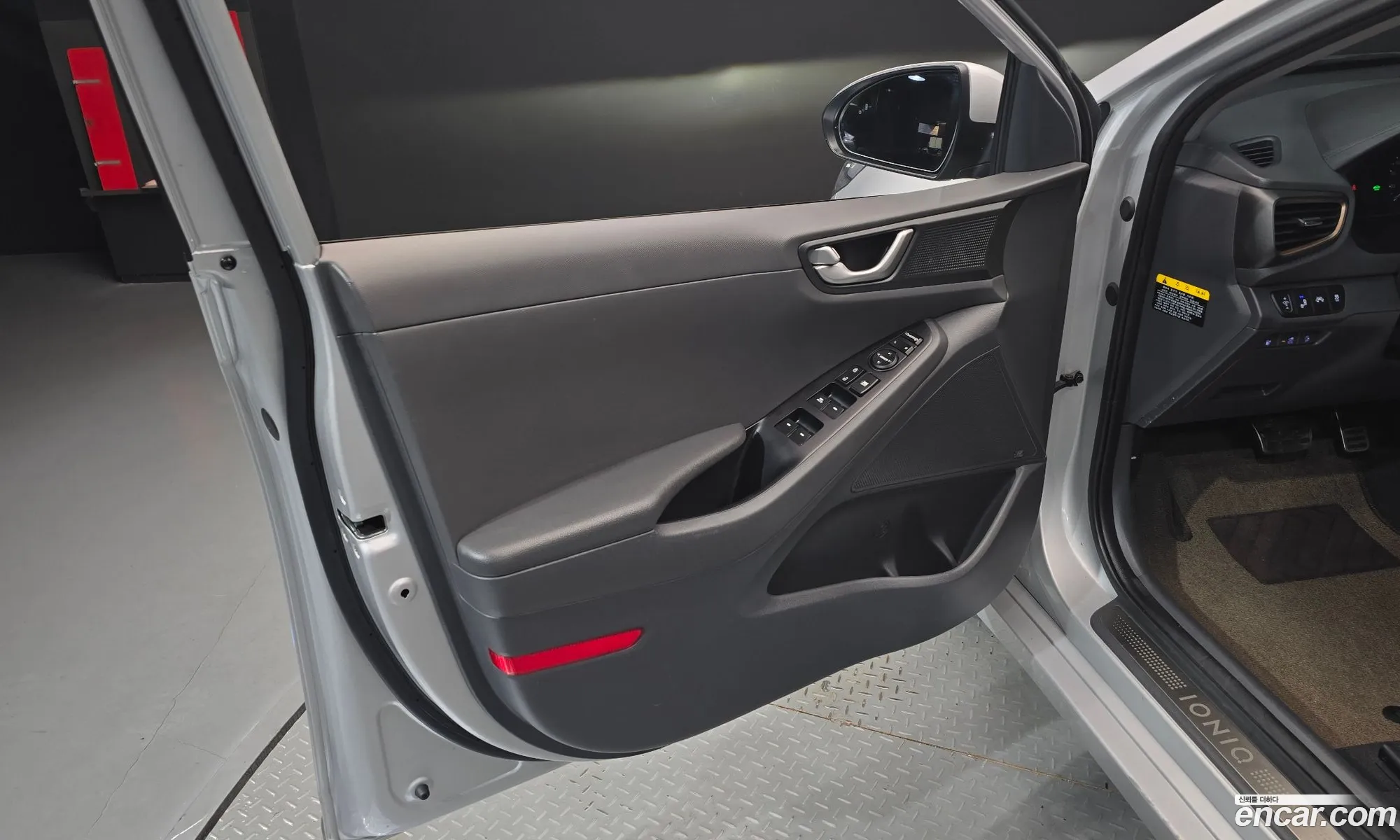 Hyundai Ioniq Electric 2018 — 30