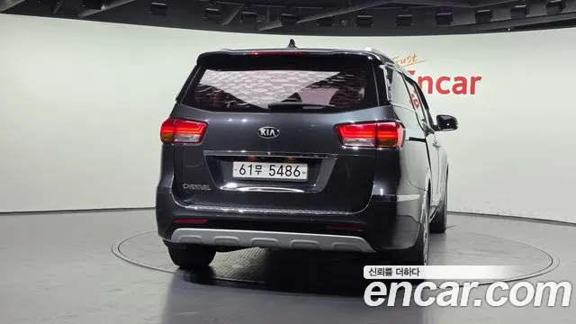 Kia Carnival 2015 — 3