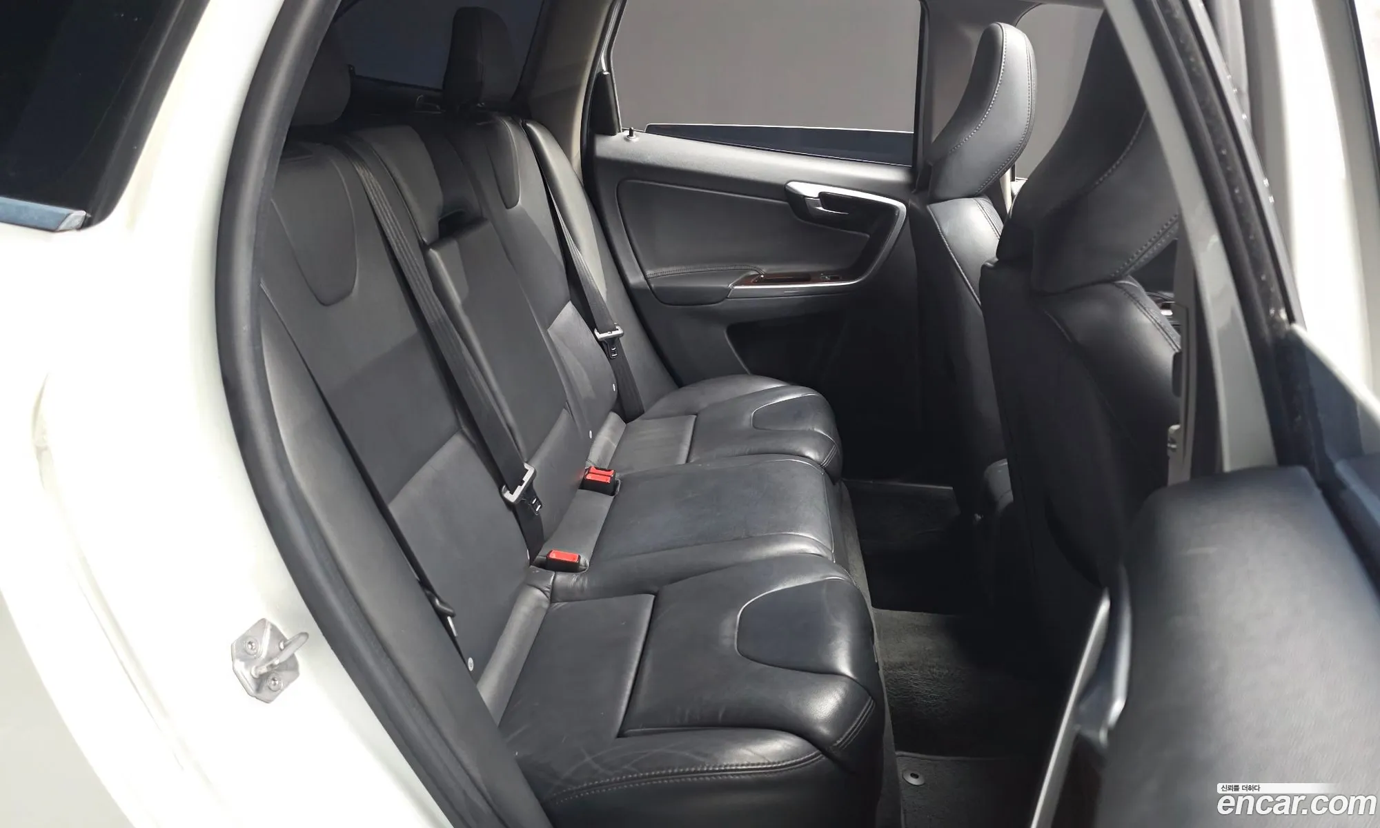 Volvo XC60 2017 YV1DZA8BDH2110839 — 7