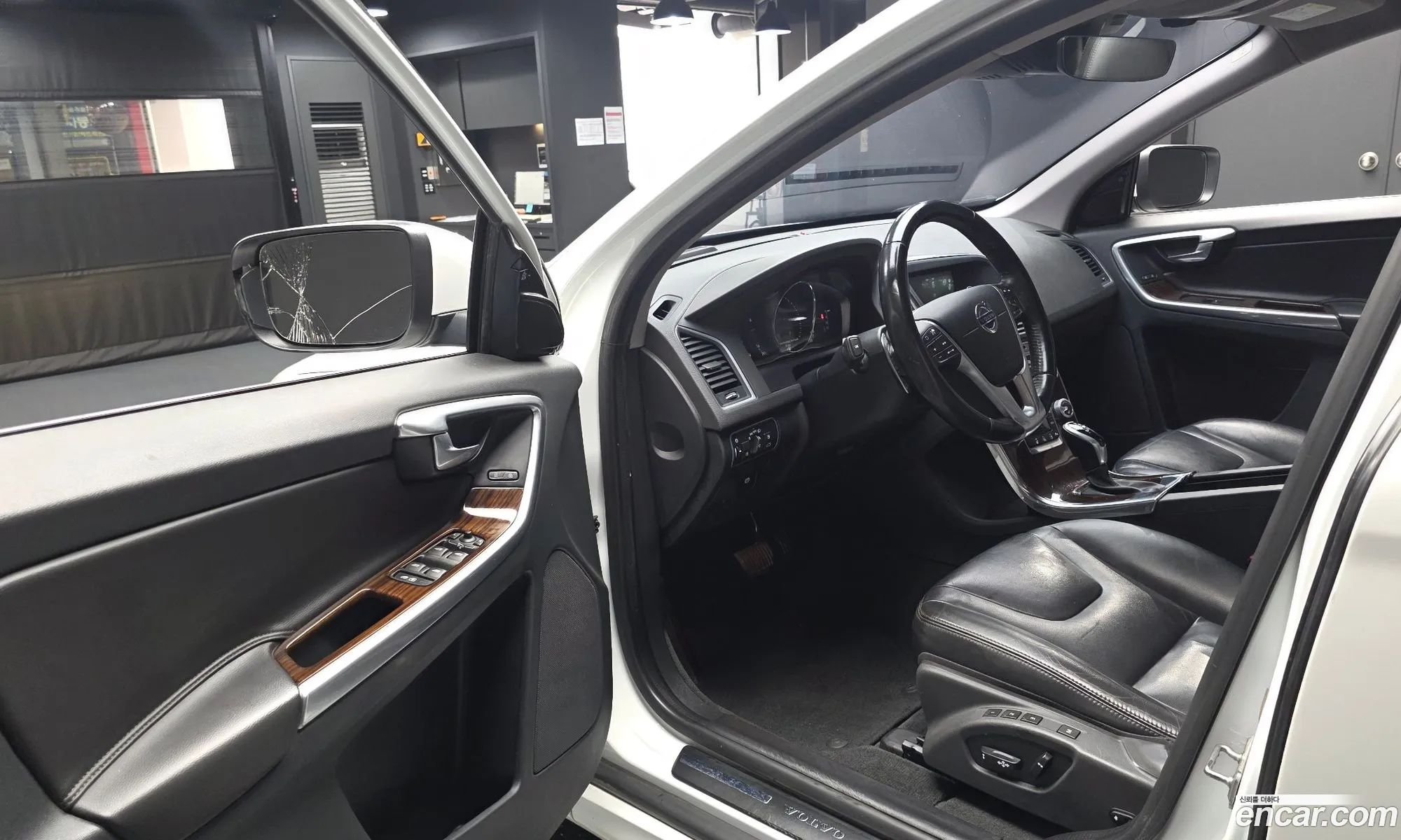 Volvo XC60 2017 YV1DZA8BDH2110839 — 20