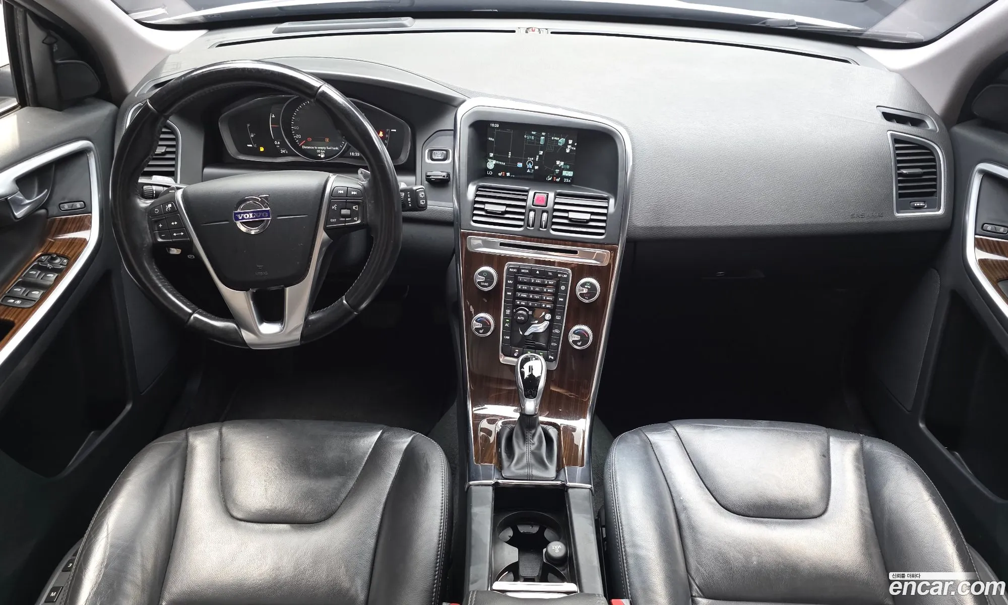 Volvo XC60 2017 YV1DZA8BDH2110839 — 10
