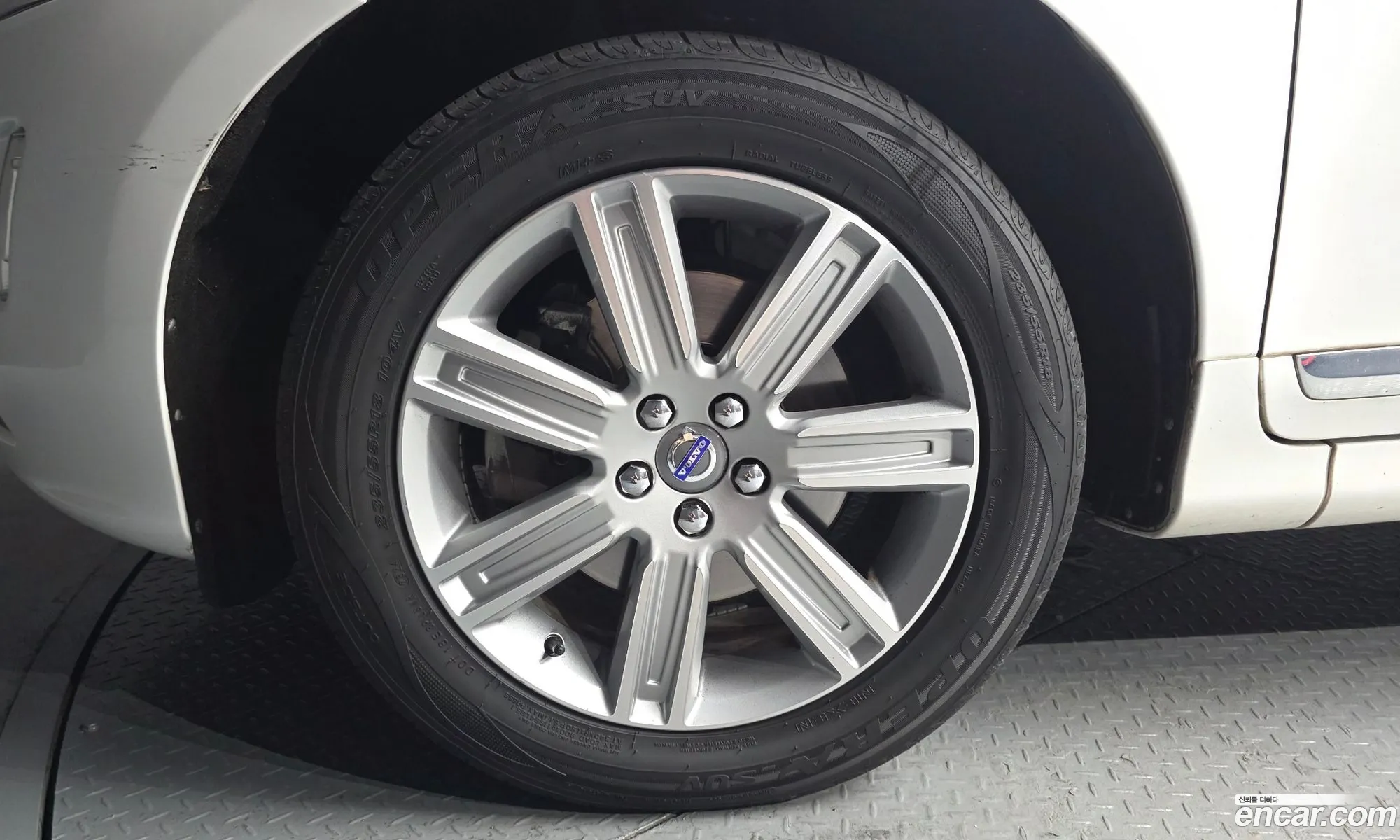 Volvo XC60 2017 YV1DZA8BDH2110839 — 5