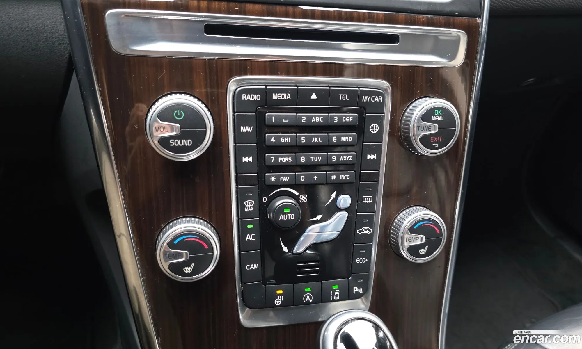 Volvo XC60 2017 YV1DZA8BDH2110839 — 2