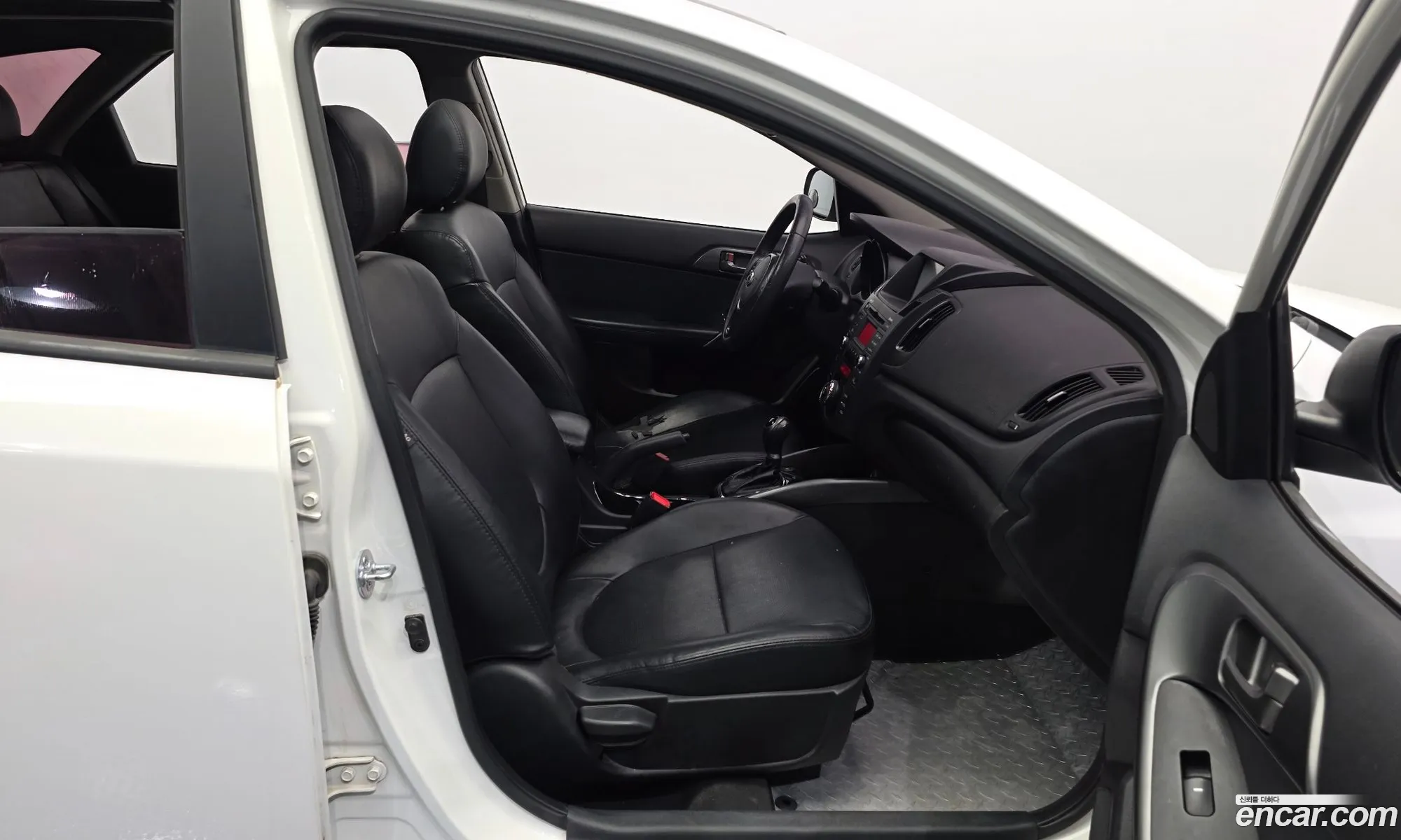 Kia Forte Hatchback 2011 — 8