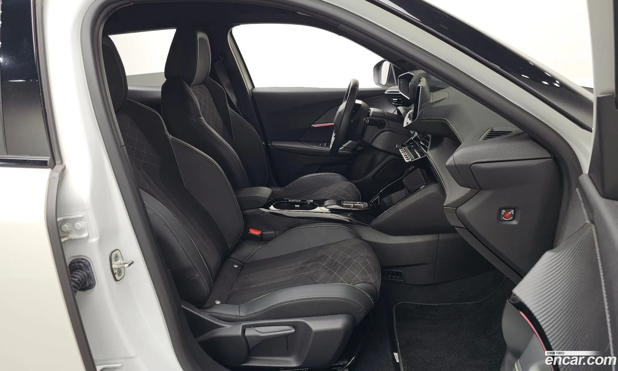 Peugeot e-2008