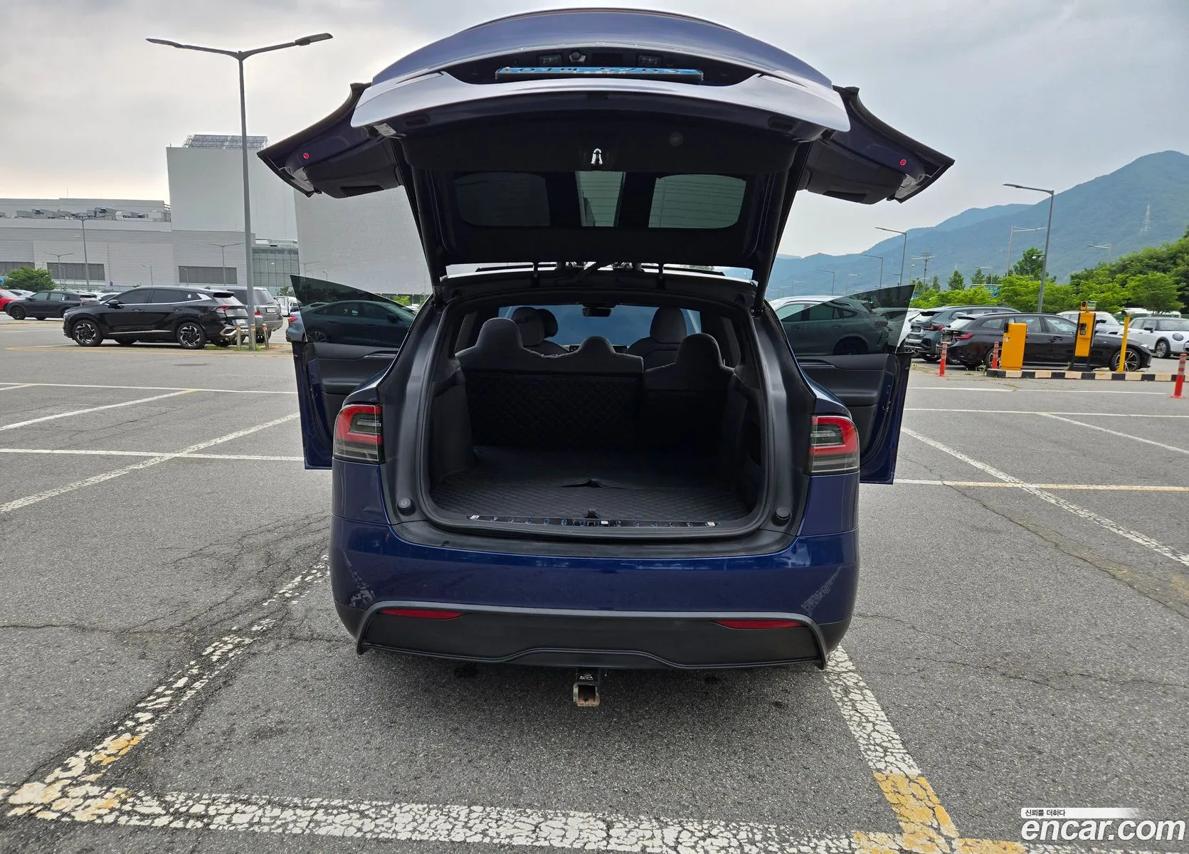 Tesla Model X 2023 — 7