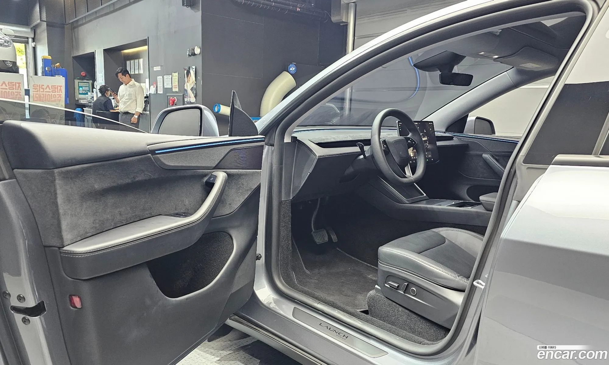 Tesla Model Y 2025 LRWYGCEK4SC018557 — 11