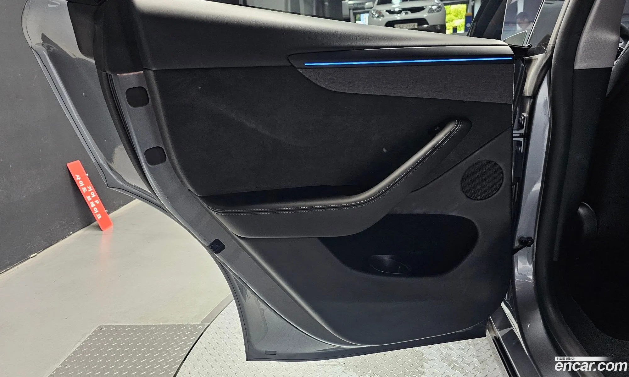 Tesla Model Y 2025 LRWYGCEK4SC018557 — 16