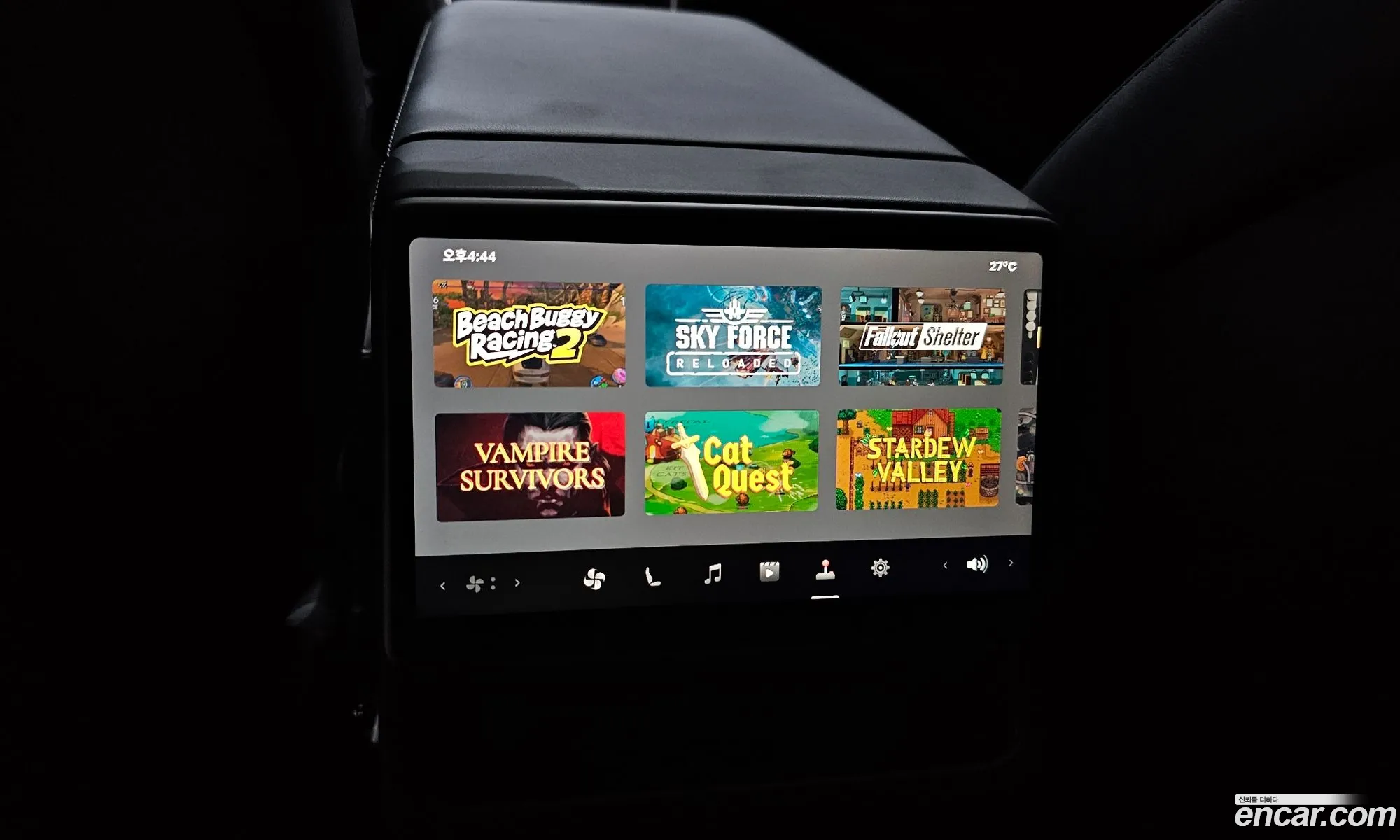 Tesla Model Y 2025 LRWYGCEK4SC018557 — 5