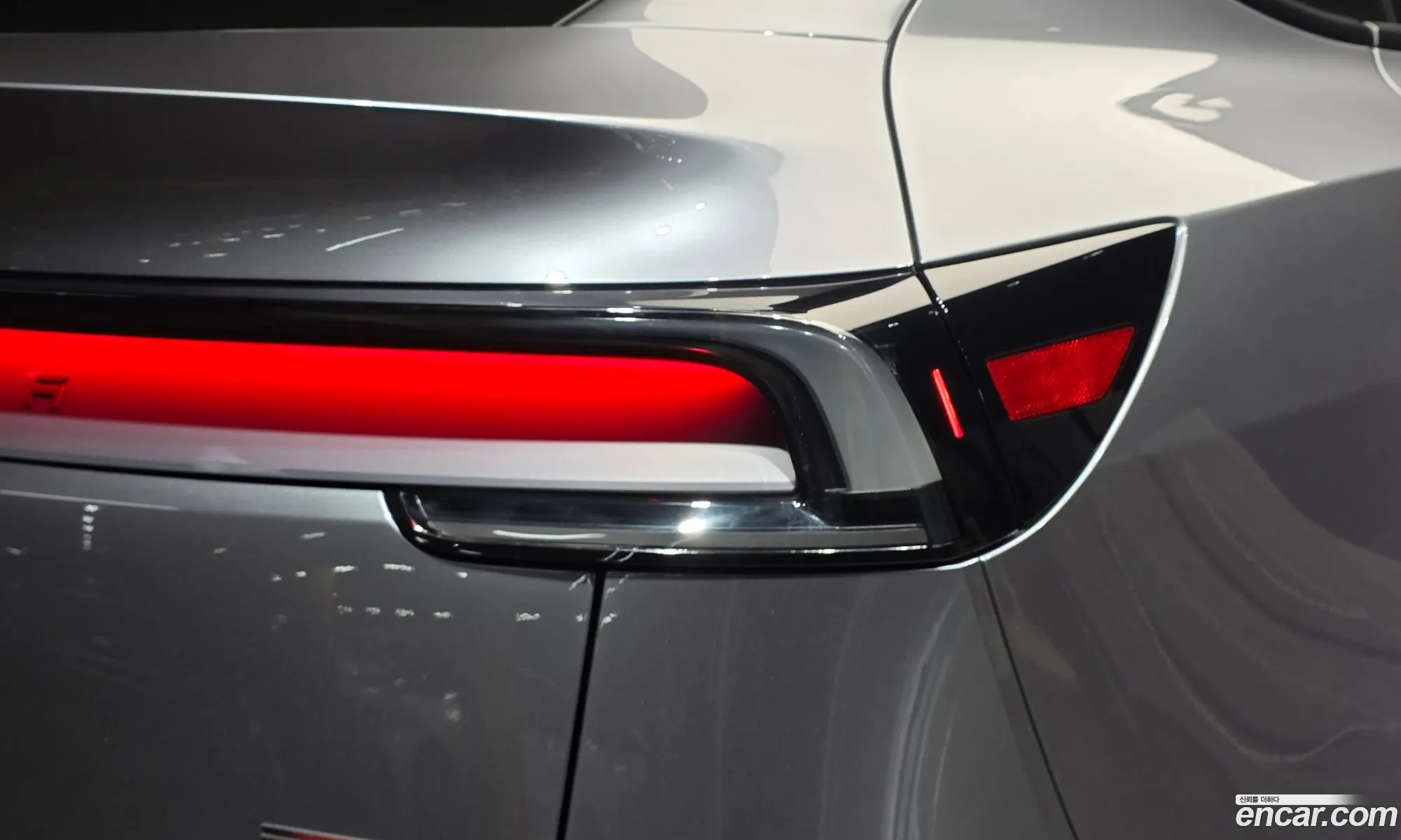 Tesla Model Y 2025 LRWYGCEK4SC018557 — 2