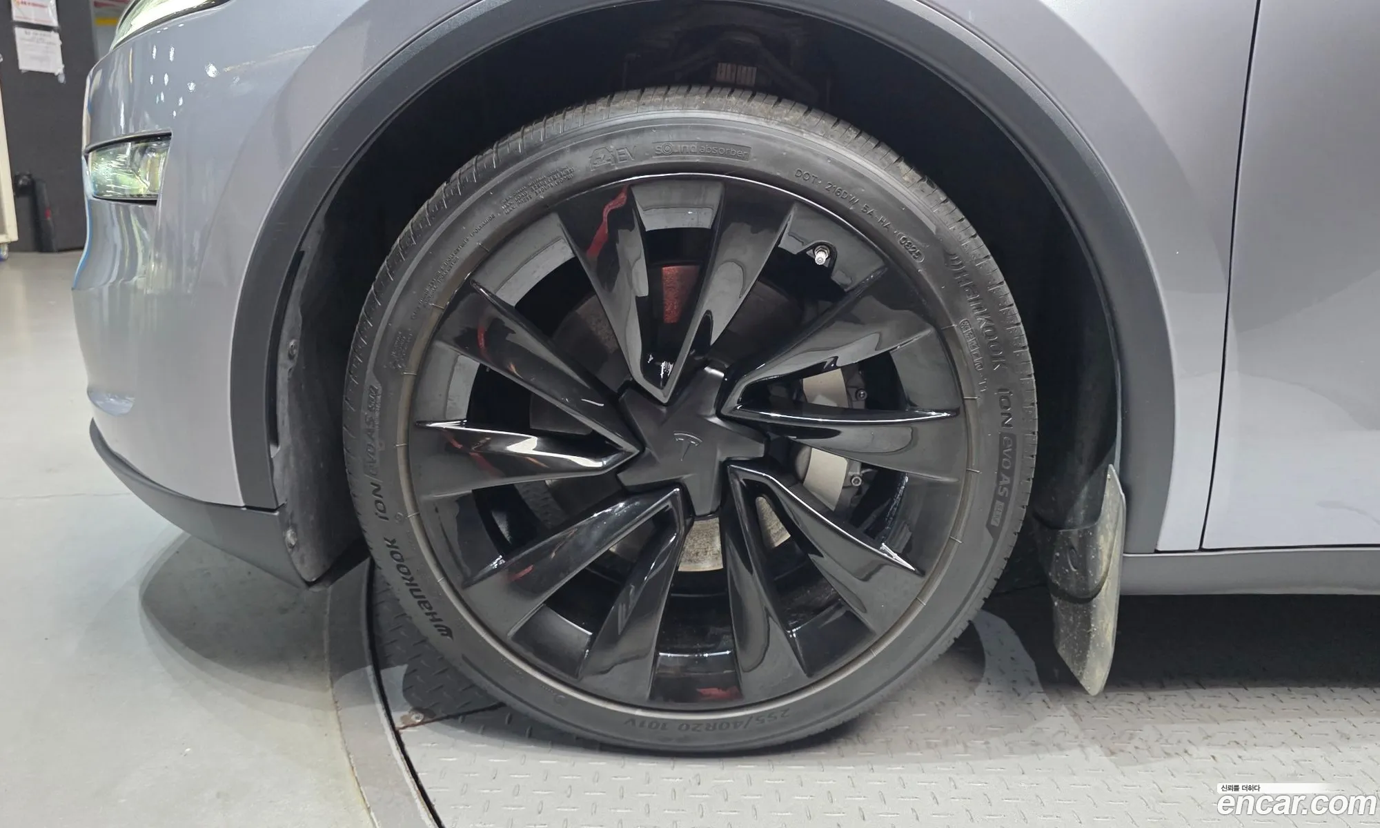 Tesla Model Y 2025 LRWYGCEK4SC018557 — 13