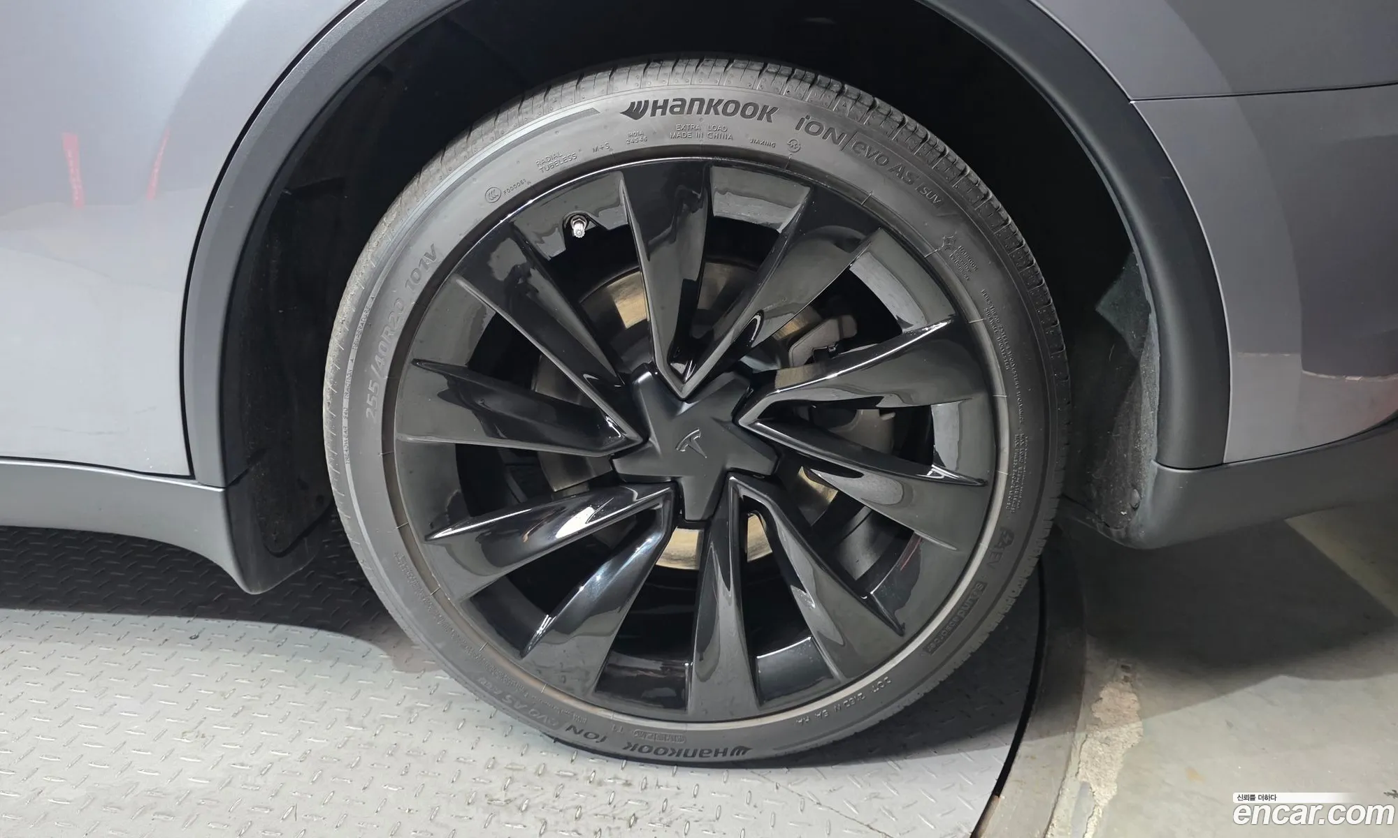 Tesla Model Y 2025 LRWYGCEK4SC018557 — 29