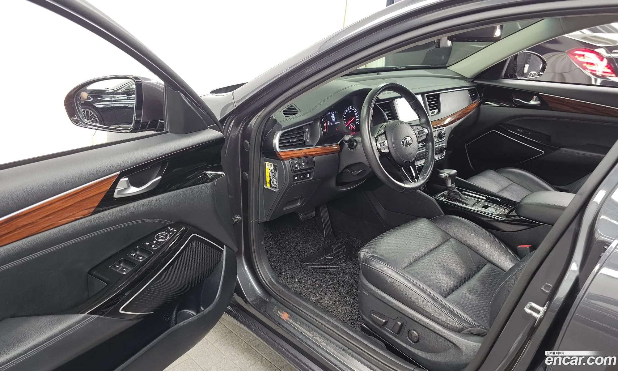 Kia K7 2017 KNALC418BHA083891 — 31