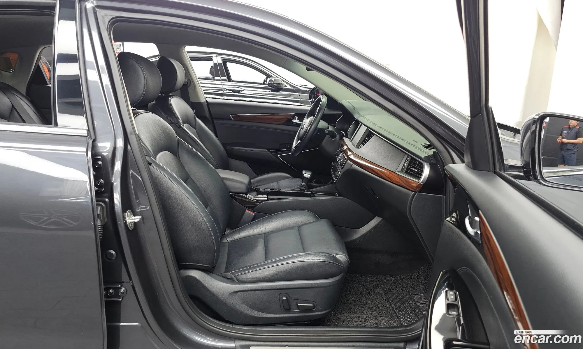 Kia K7 2017 KNALC418BHA083891 — 19