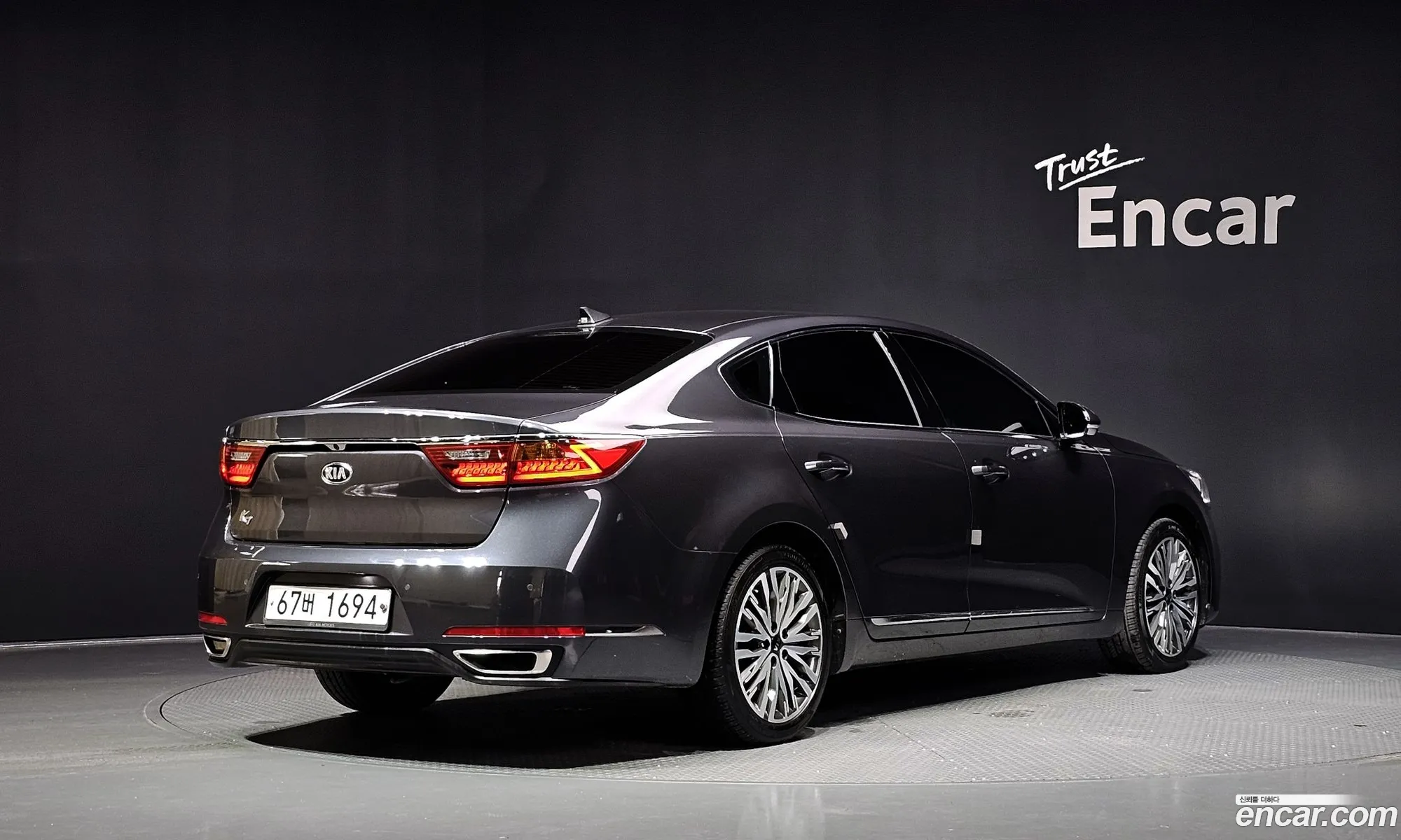 Kia K7 2017 KNALC418BHA083891 — 7