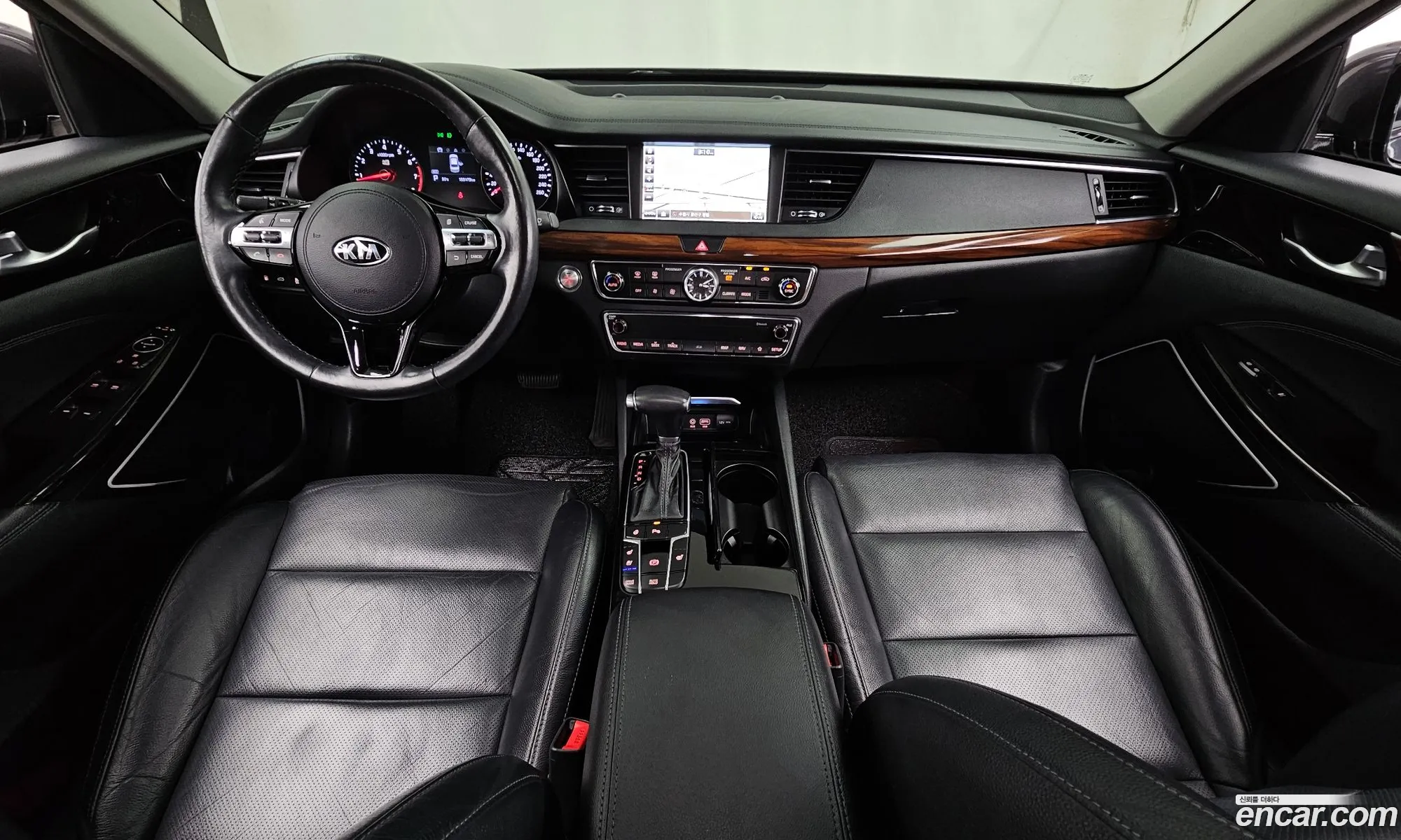 Kia K7 2017 KNALC418BHA083891 — 28