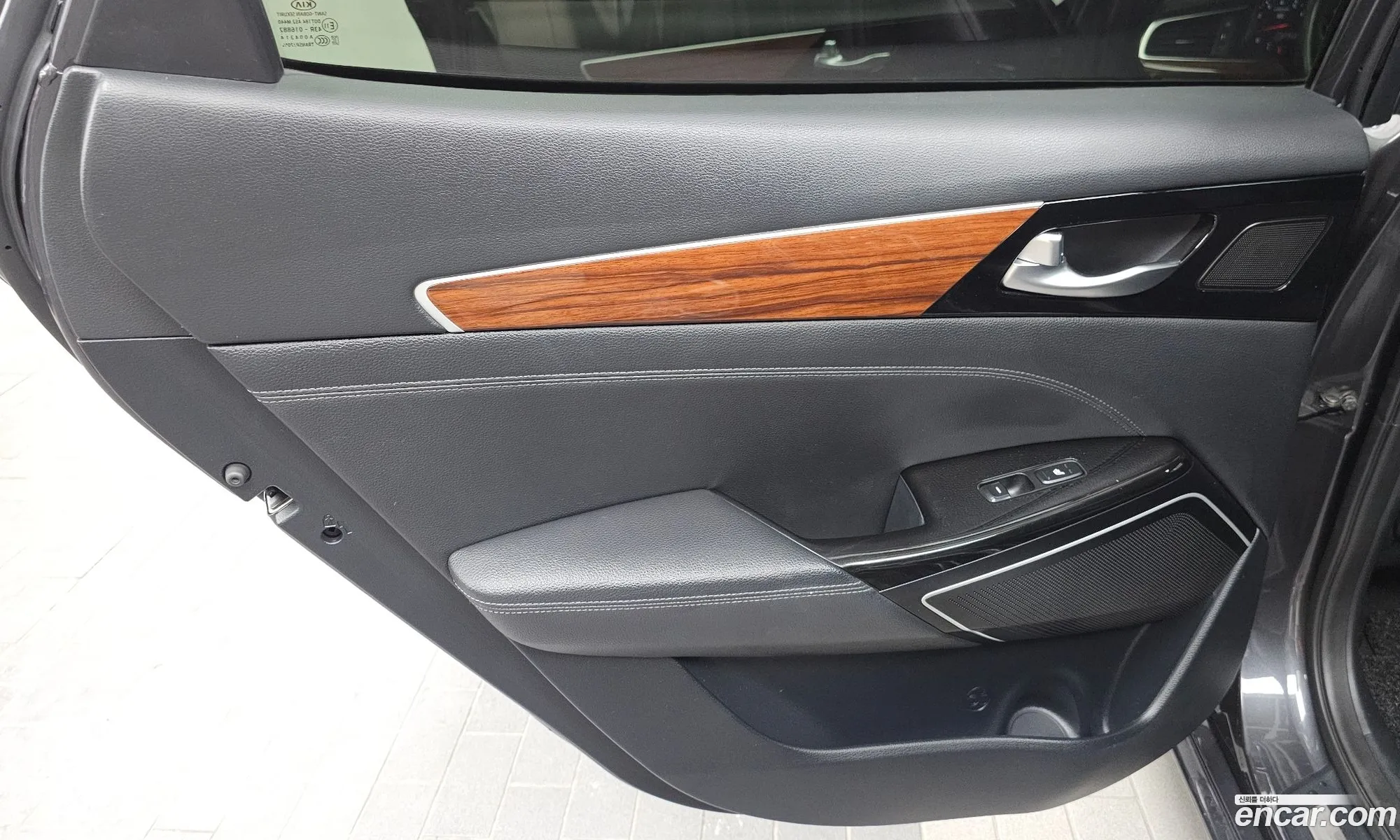 Kia K7 2017 KNALC418BHA083891 — 6