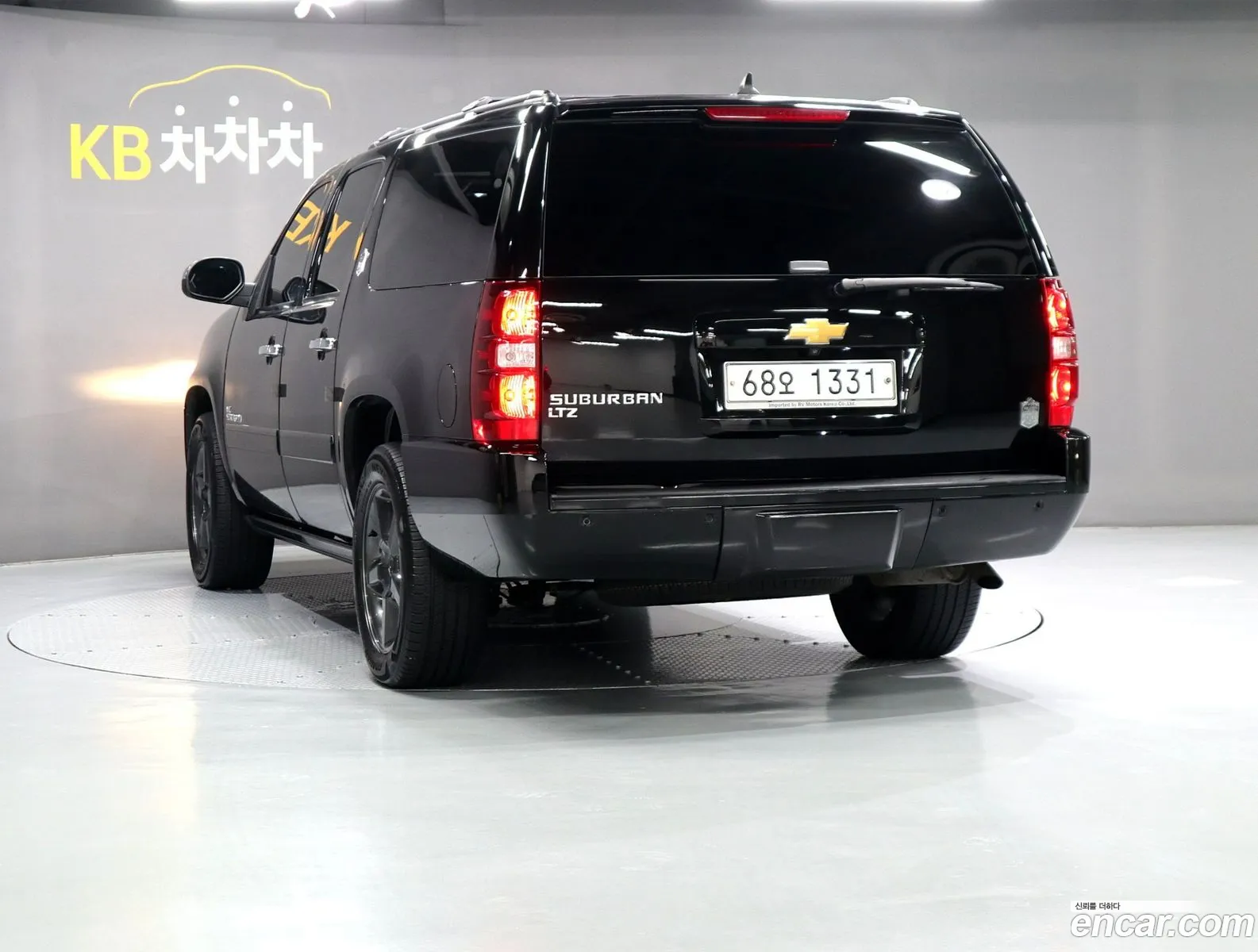 Chevrolet Suburban 2013 — 18