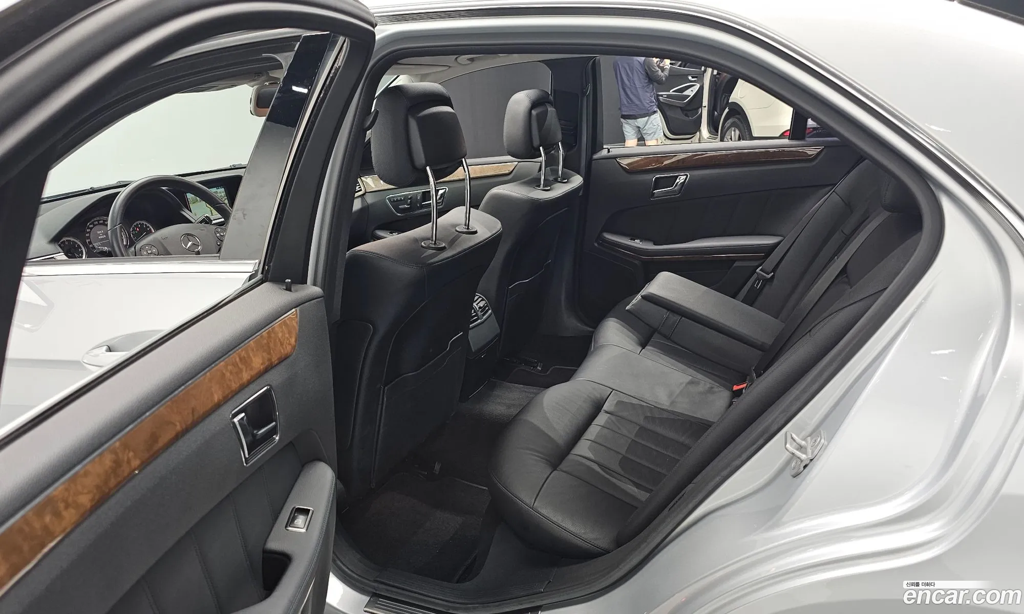 Mercedes-Benz E-Class W212 2011 WDDHF5DB6BA413425 — 12