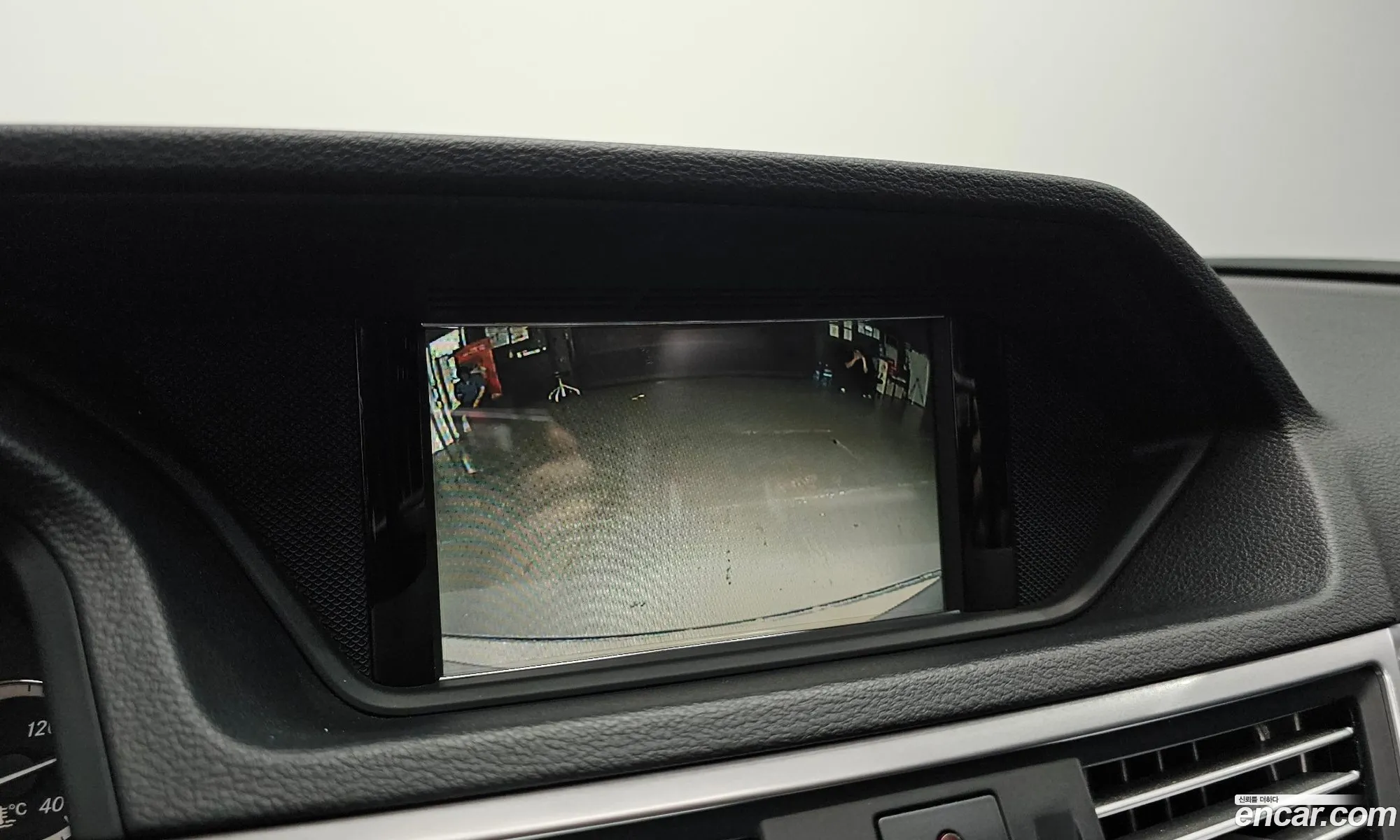 Mercedes-Benz E-Class W212 2011 WDDHF5DB6BA413425 — 17