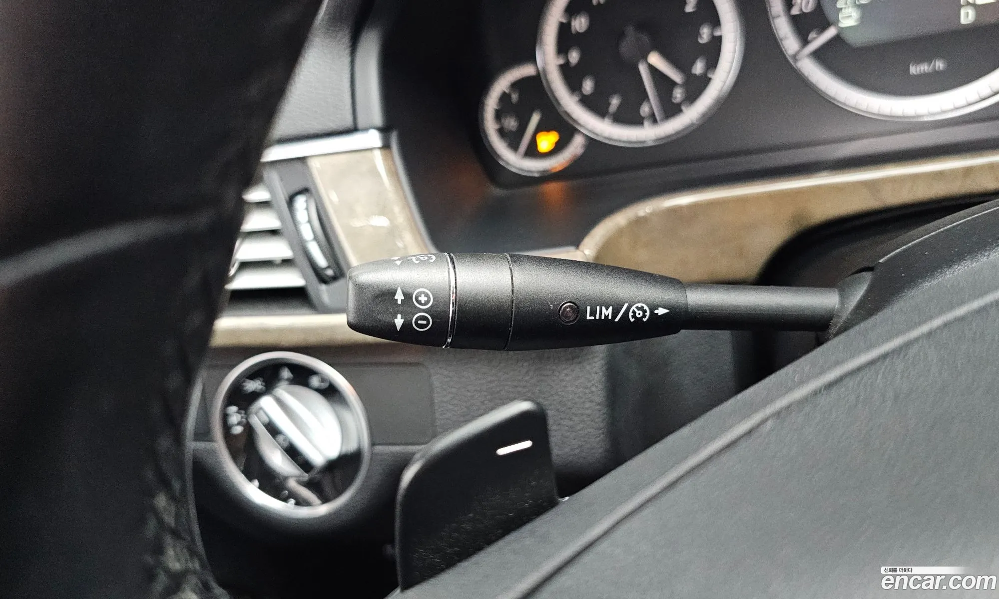 Mercedes-Benz E-Class W212 2011 WDDHF5DB6BA413425 — 3