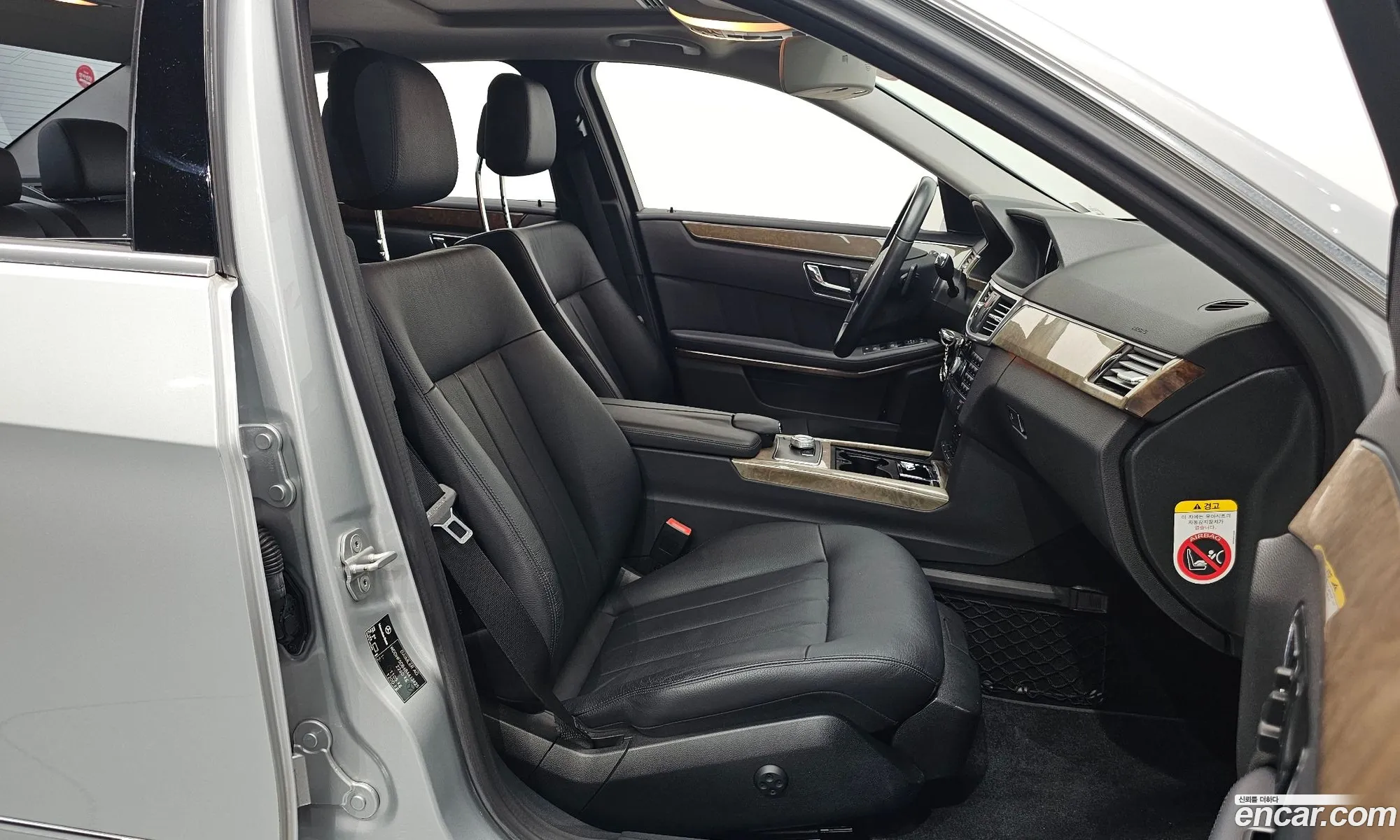 Mercedes-Benz E-Class W212 2011 WDDHF5DB6BA413425 — 23