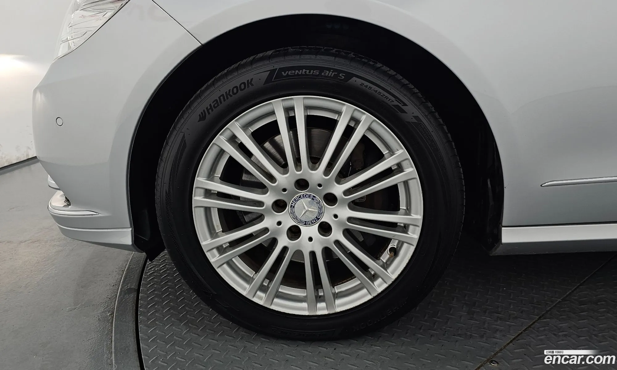 Mercedes-Benz E-Class W212 2011 WDDHF5DB6BA413425 — 19