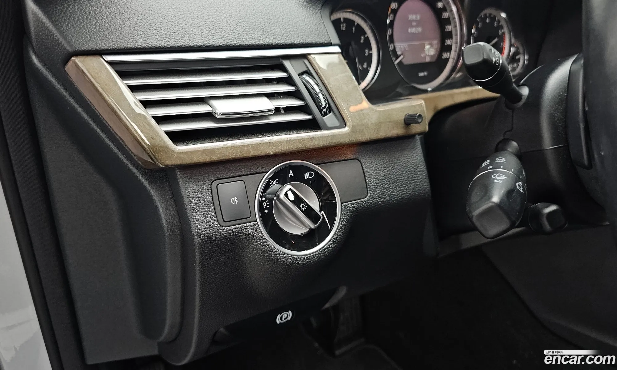 Mercedes-Benz E-Class W212 2011 WDDHF5DB6BA413425 — 9