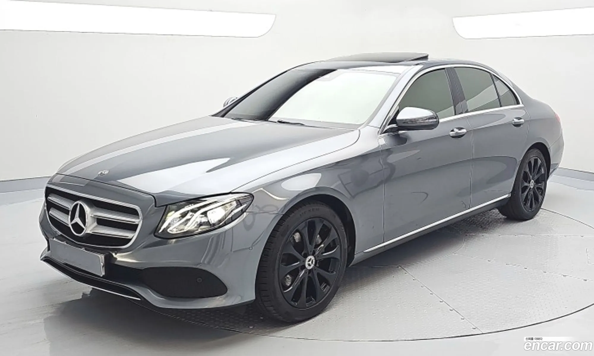 Mercedes-Benz E-Class W213 2017 — 14