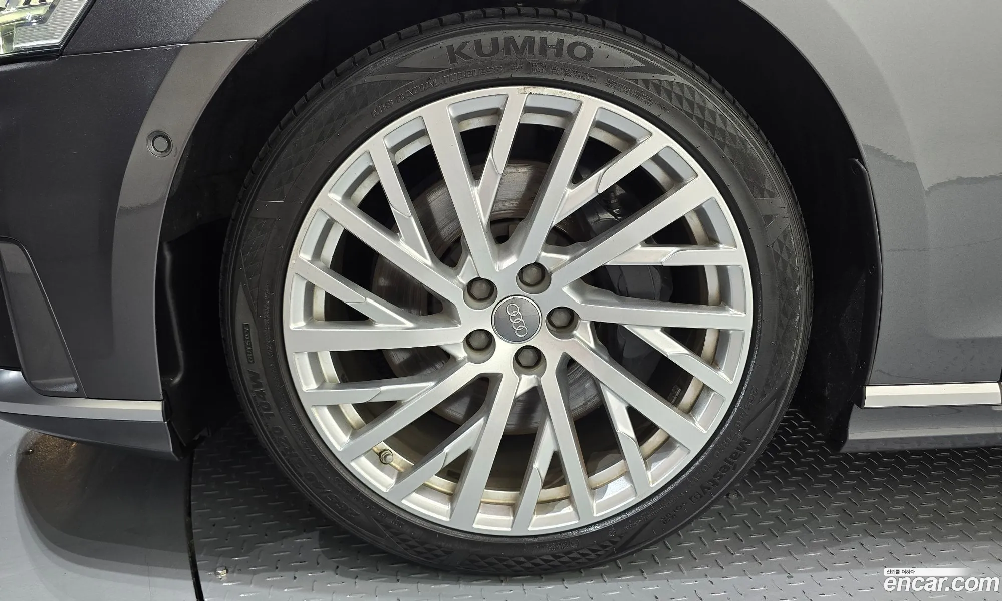 Audi A8 2020 — 34