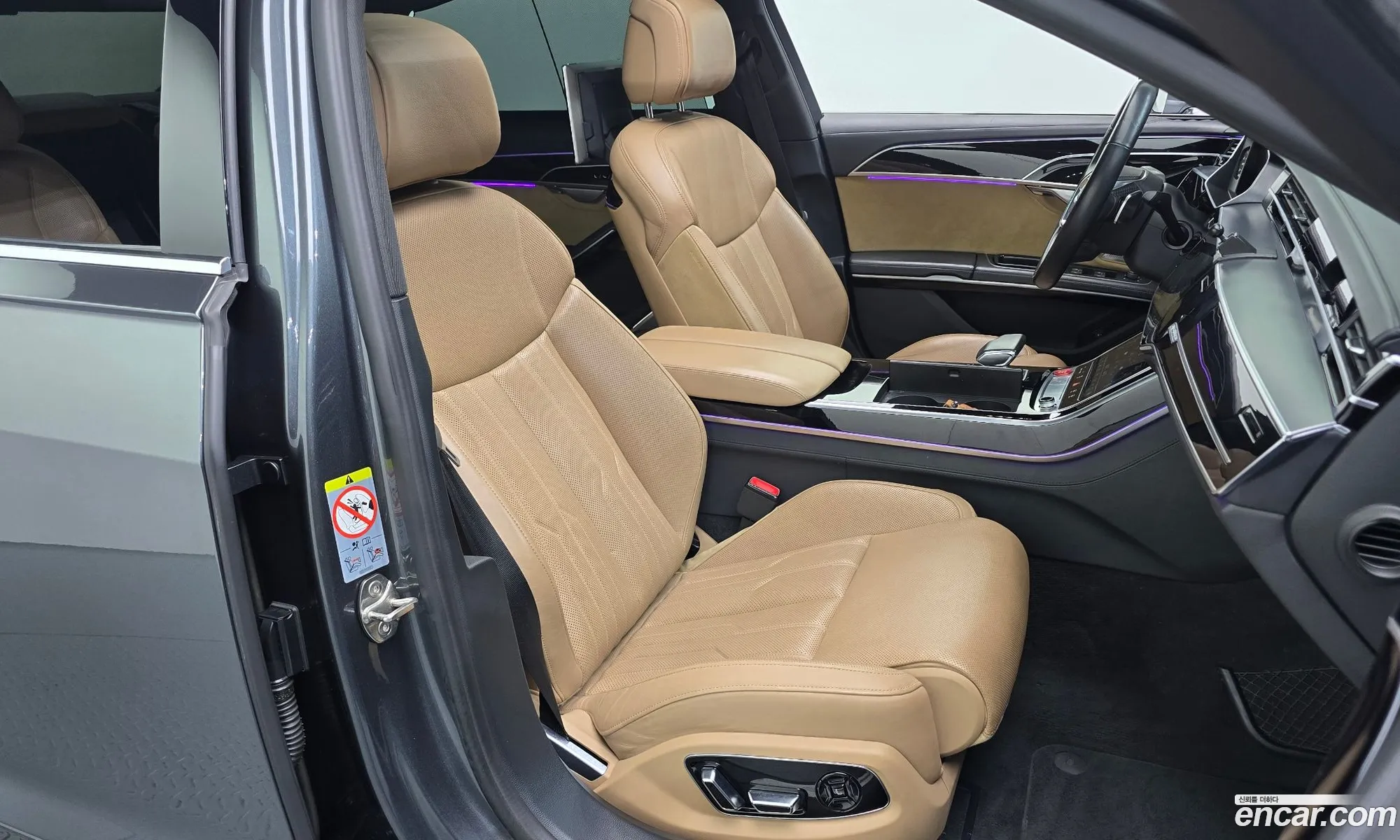 Audi A8 2020 — 27