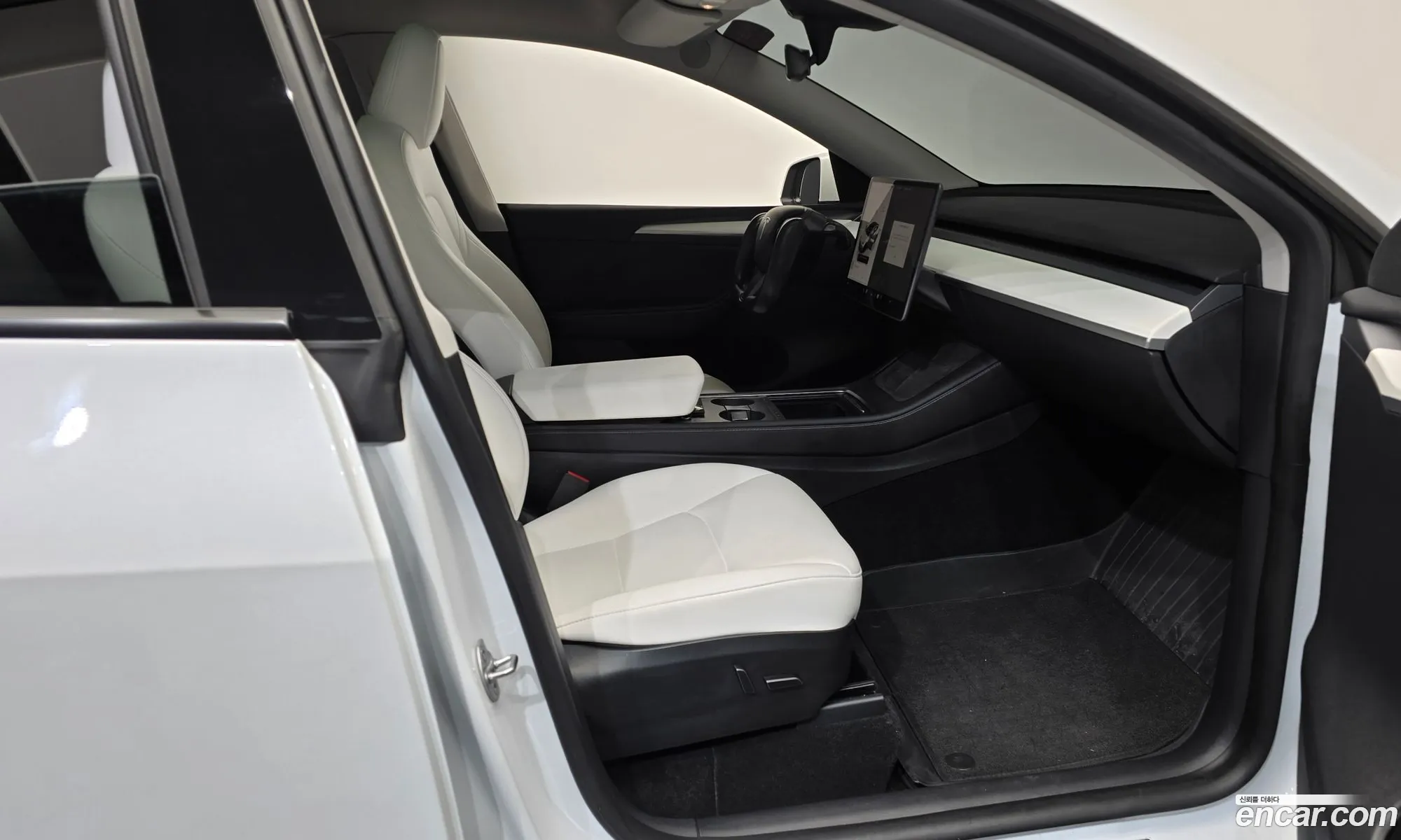 Tesla Model Y 2024 — 8