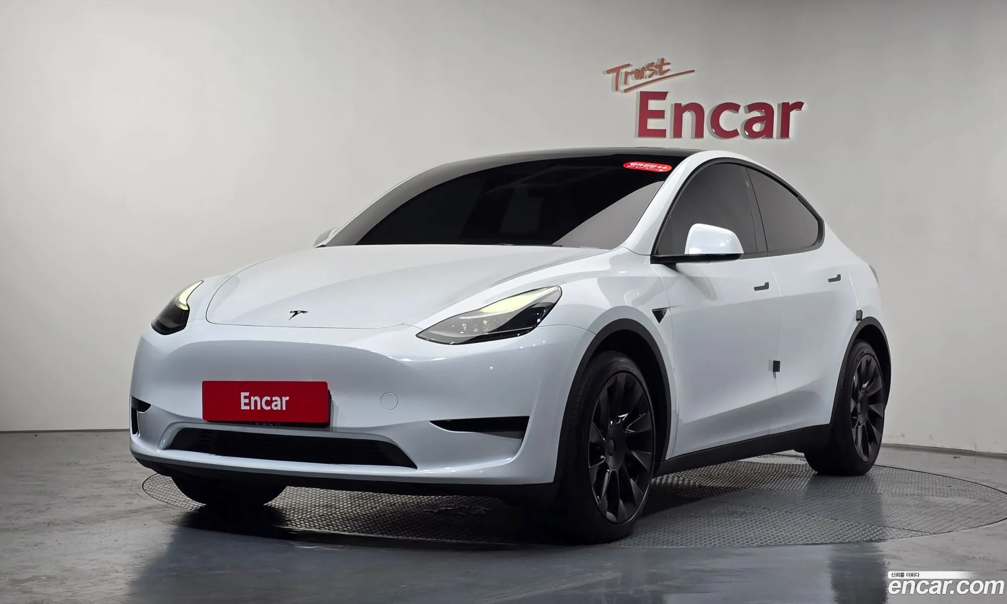 Tesla Model Y 2024 — 31