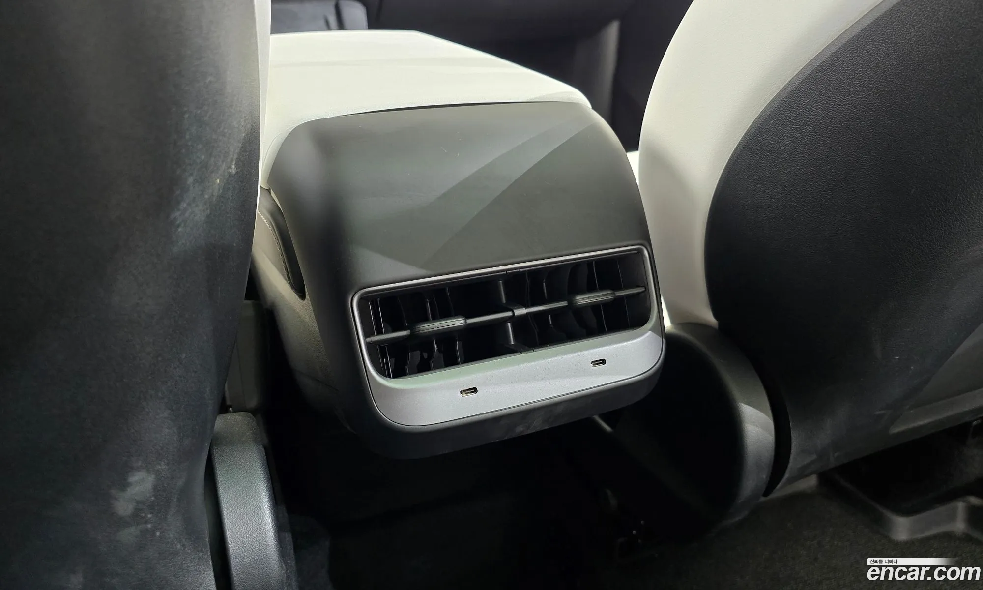 Tesla Model Y 2024 — 16