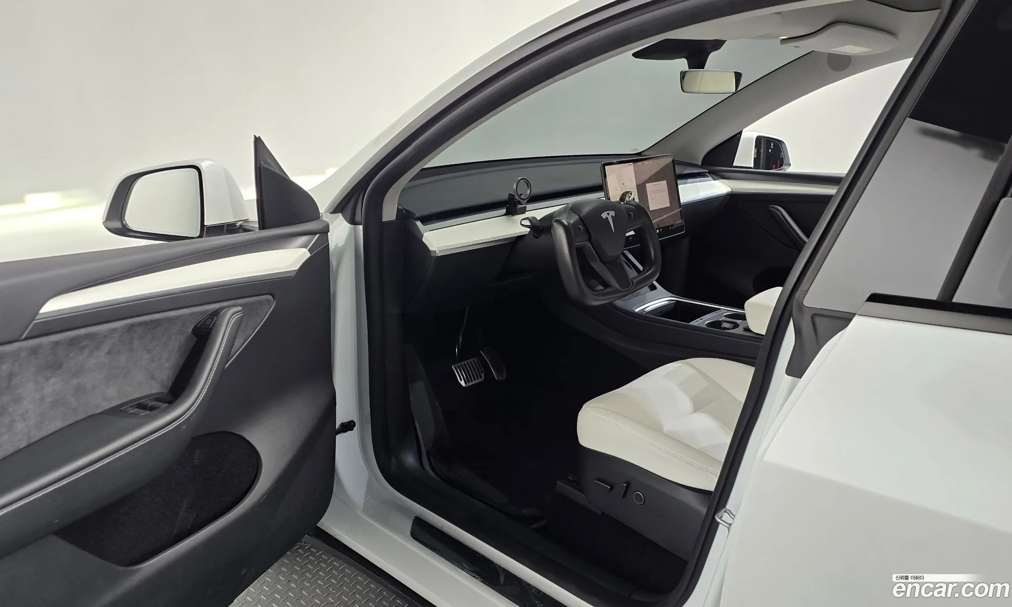 Tesla Model Y 2024 — 26