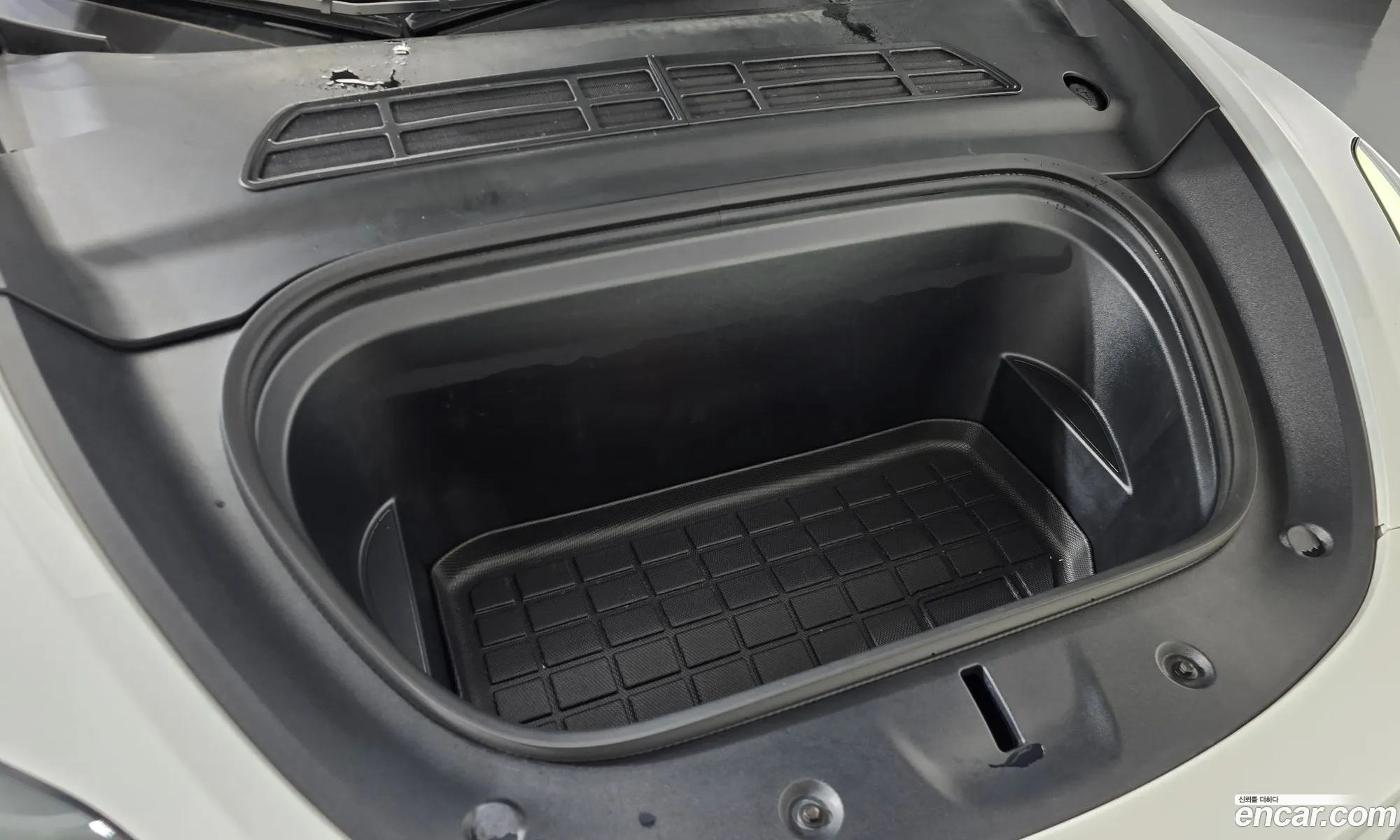 Tesla Model Y 2024 — 12