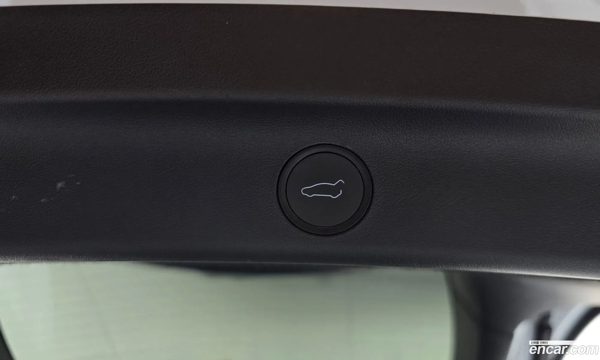 Tesla Model Y 2024 — 3
