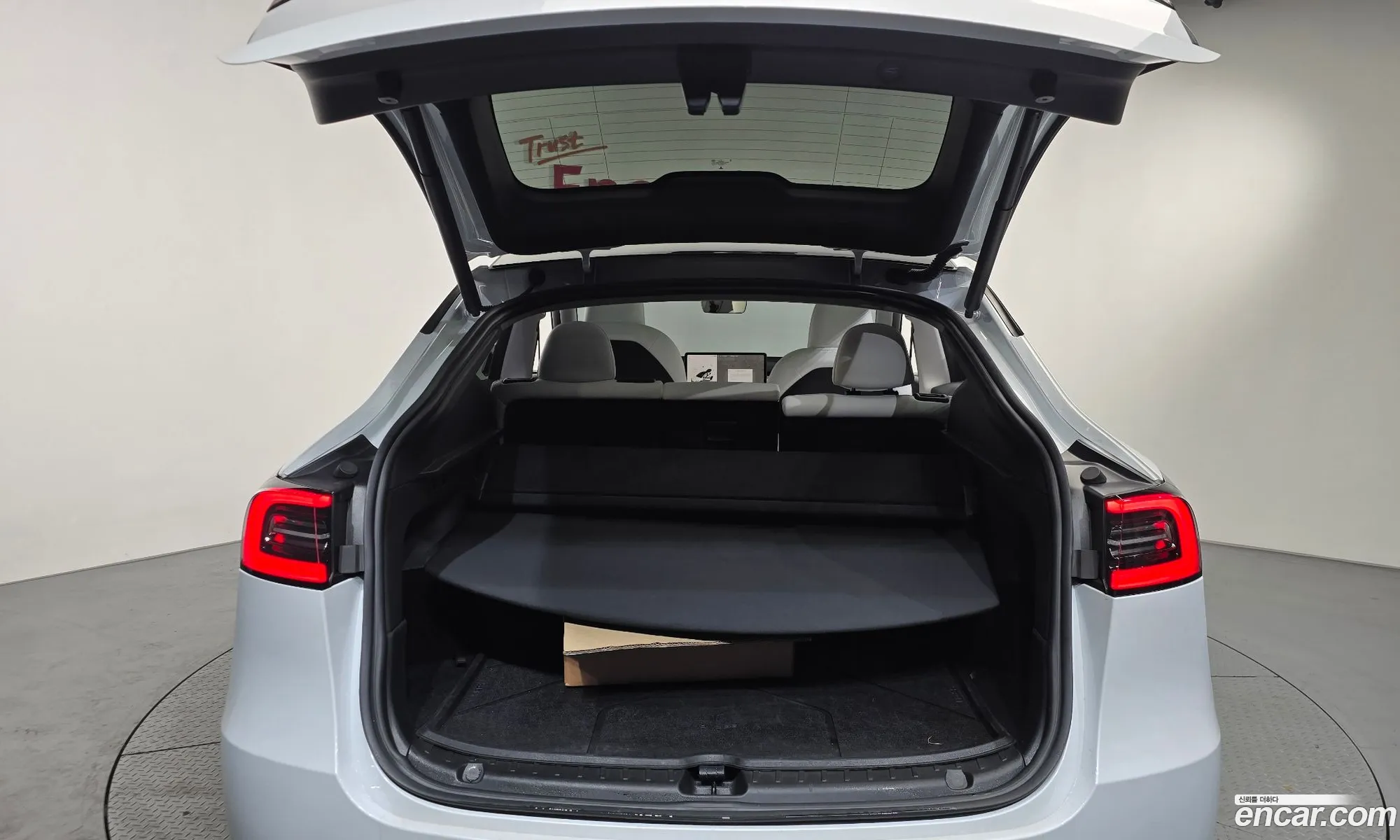 Tesla Model Y 2024 — 4