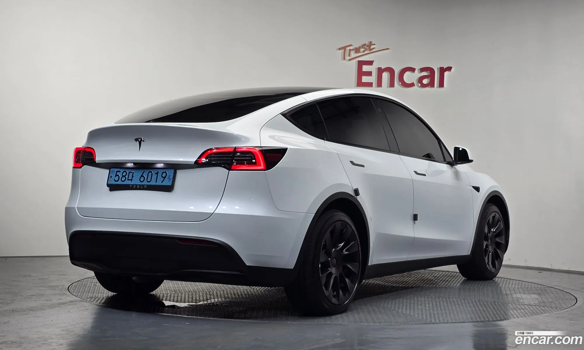 Tesla Model Y 2024 — 9