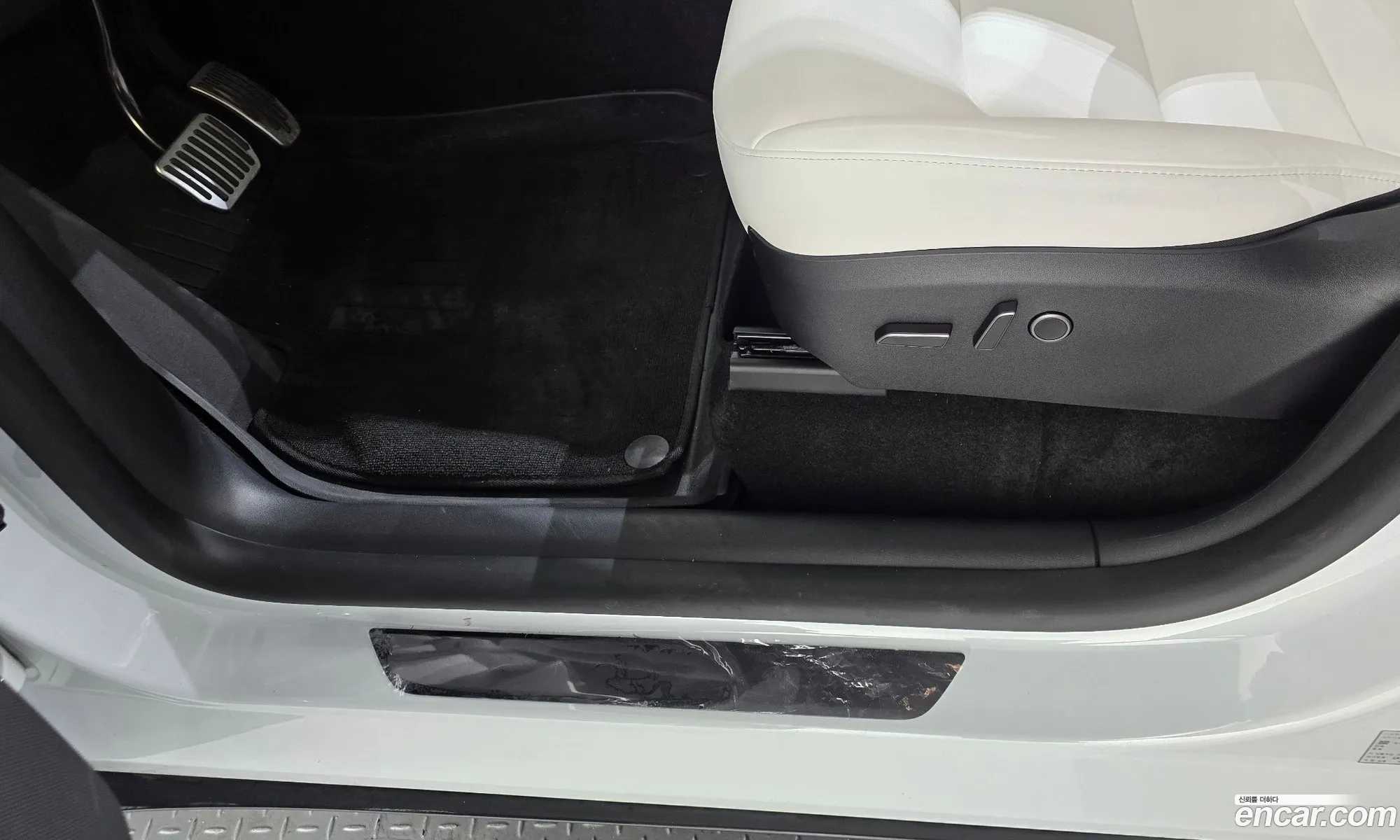 Tesla Model Y 2024 — 10