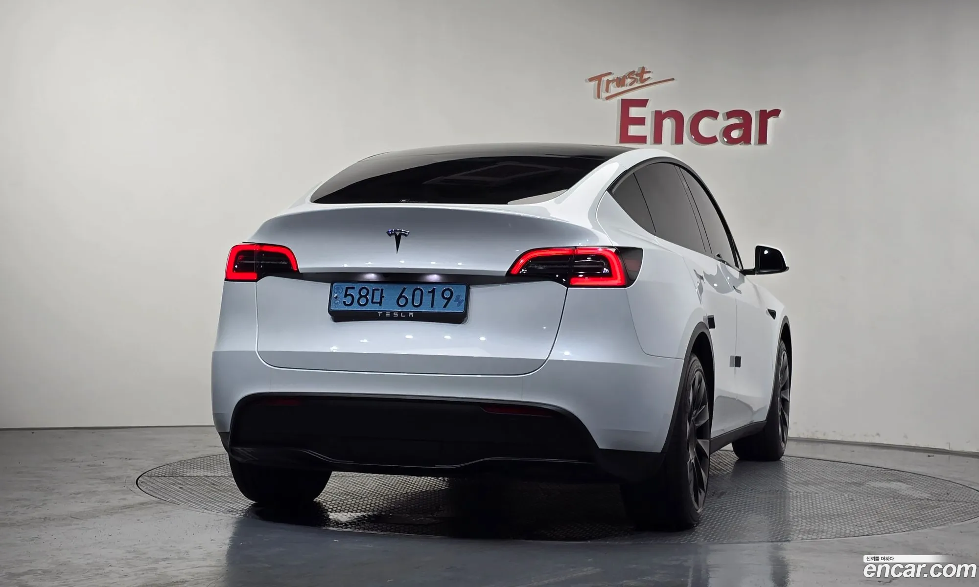 Tesla Model Y 2024 — 2