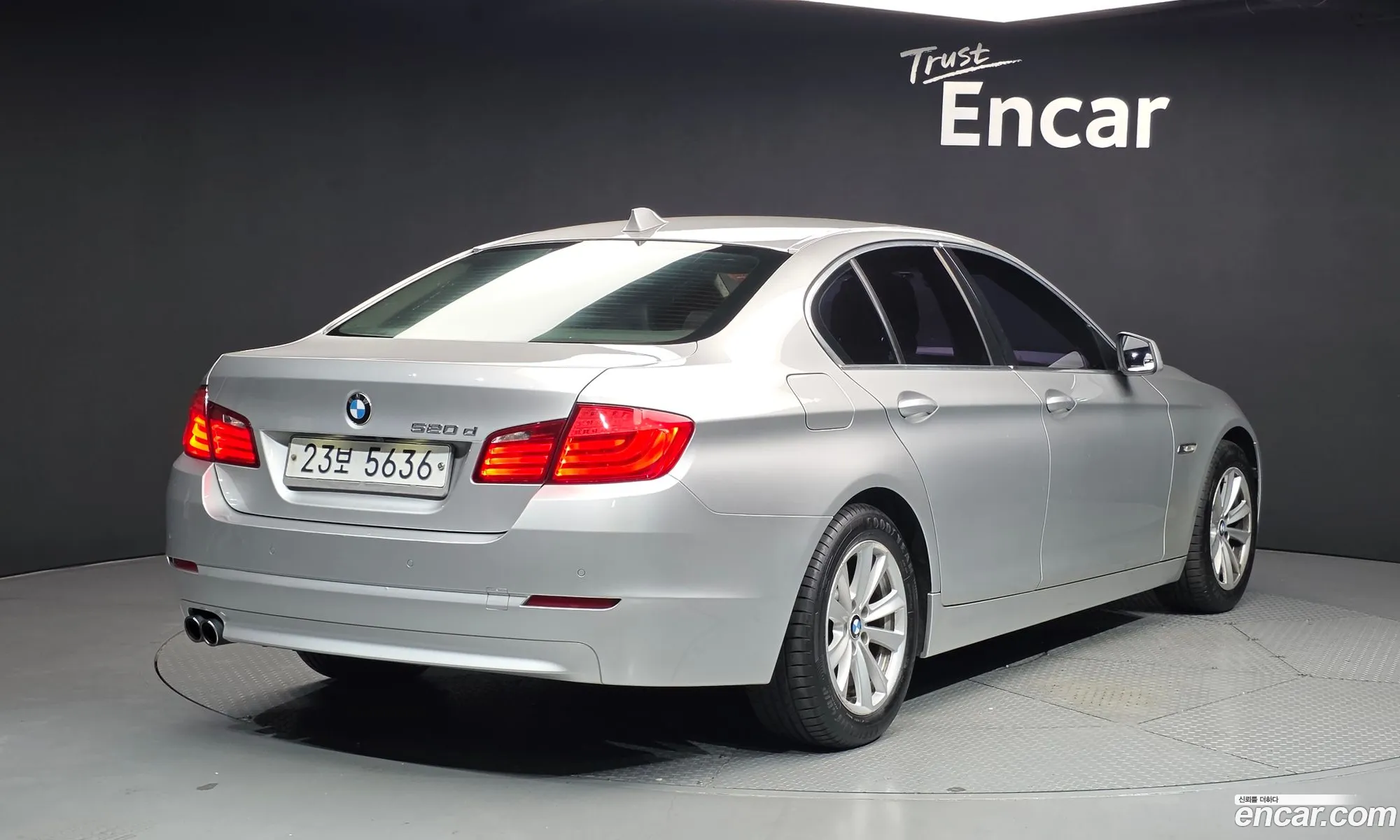 BMW 5 Series 2011 — 10